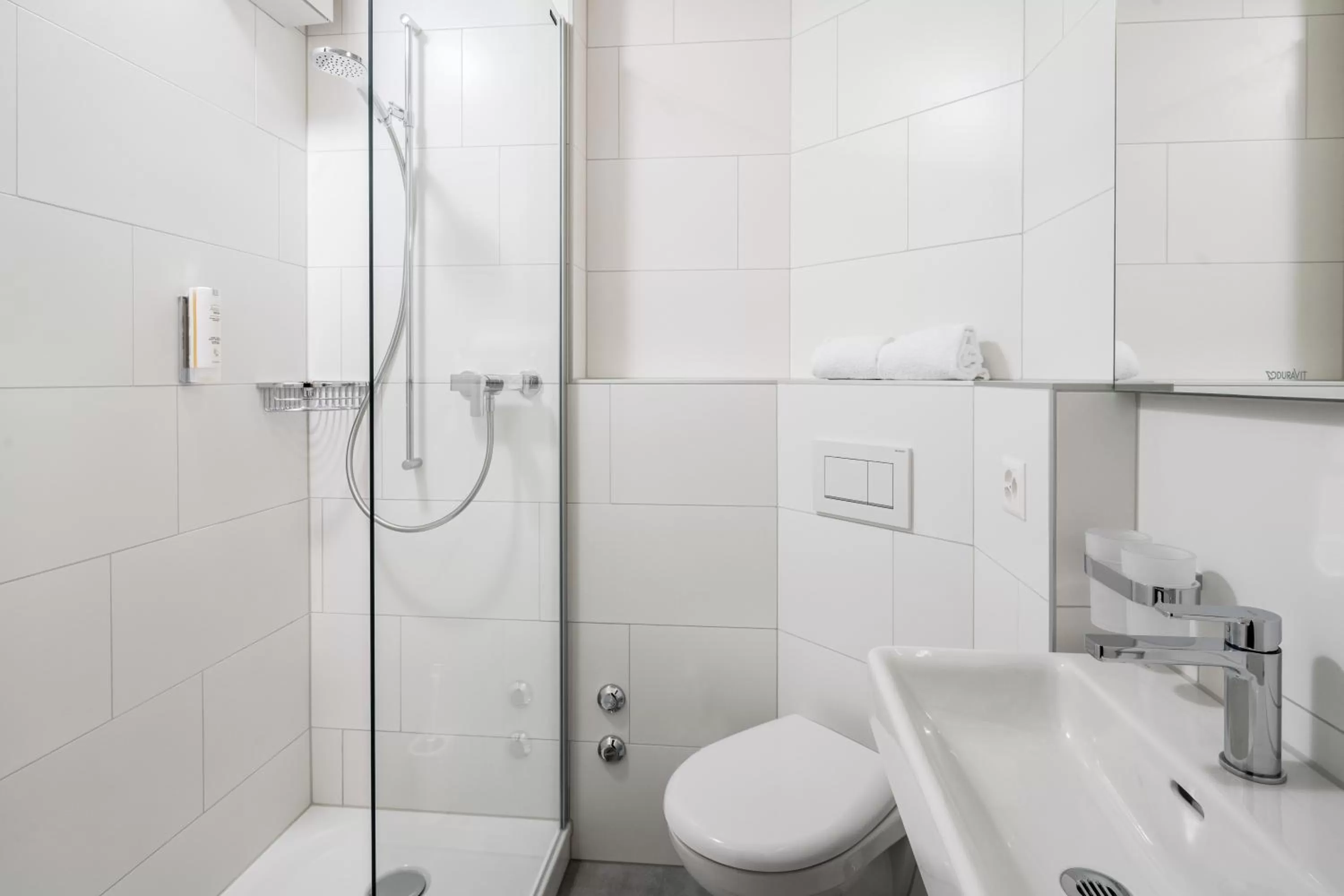 Shower in Hotel Merkur - West Station