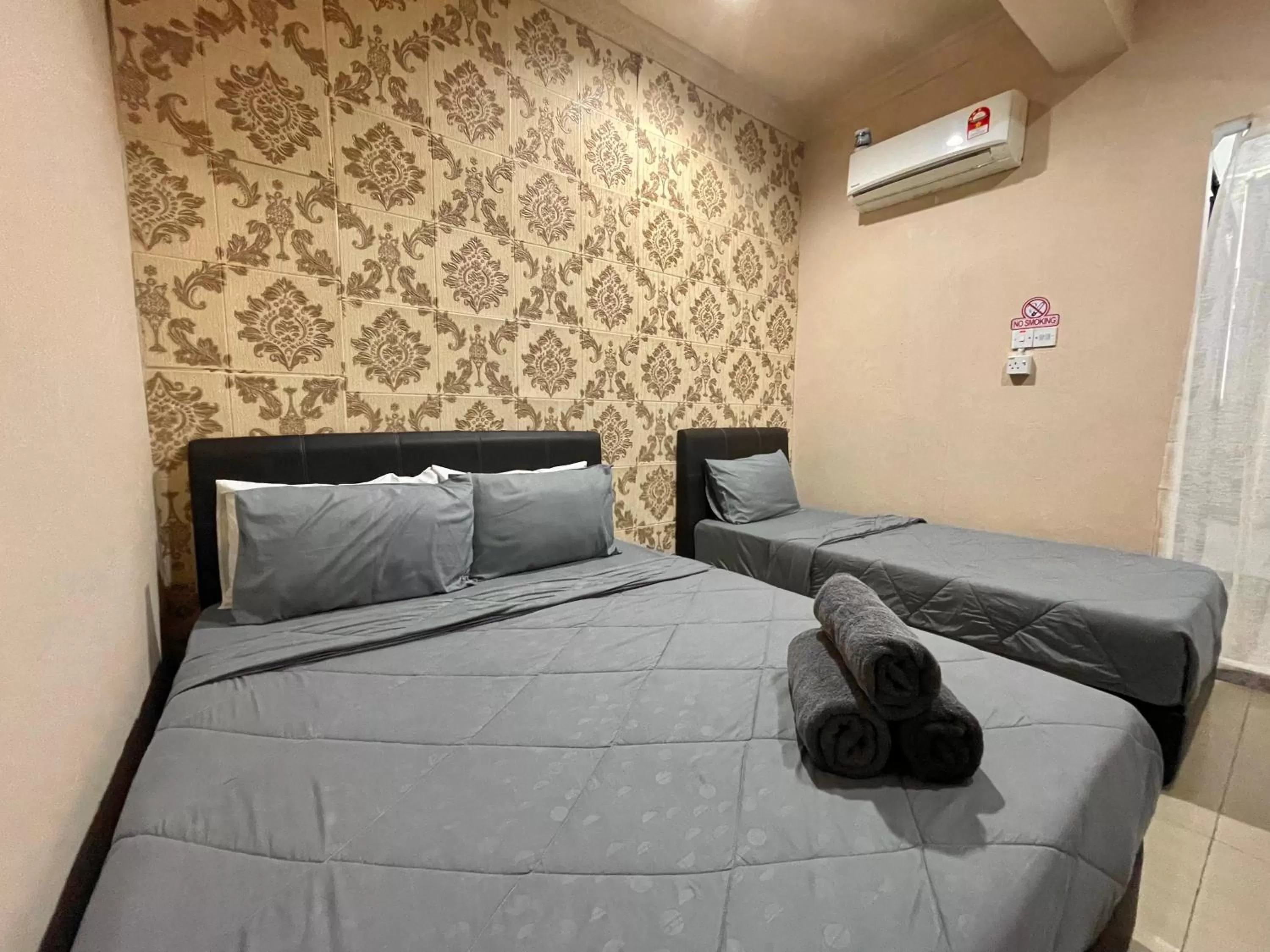 Bedroom, Bed in MJ inn