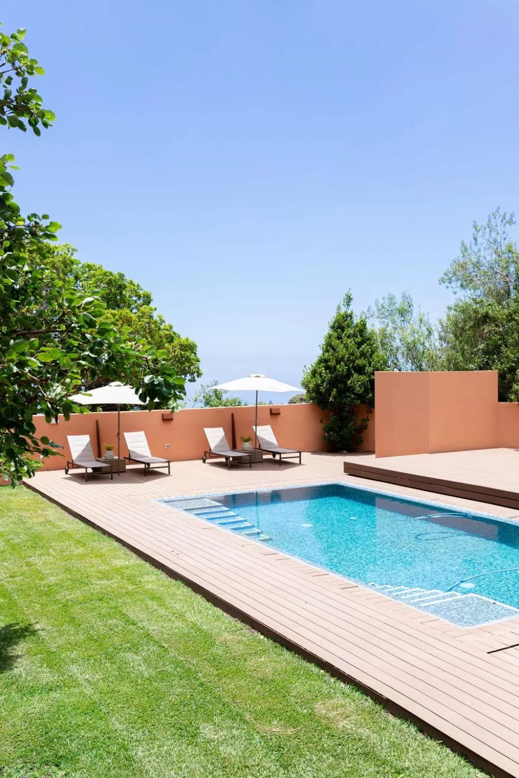 Swimming pool in Hotel Rural Ohana