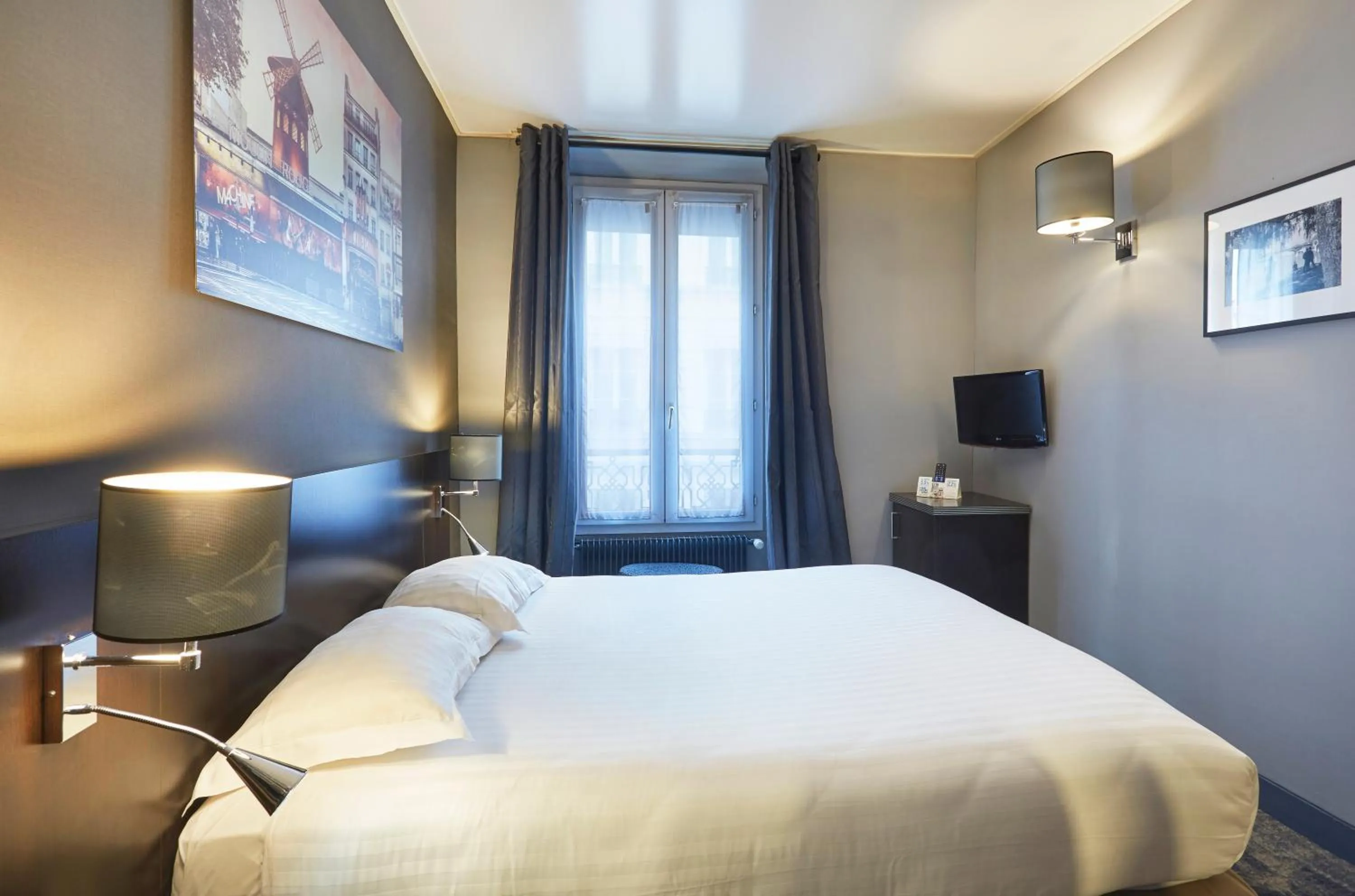 Bedroom, Bed in Logis hôtel Jardin de Villiers