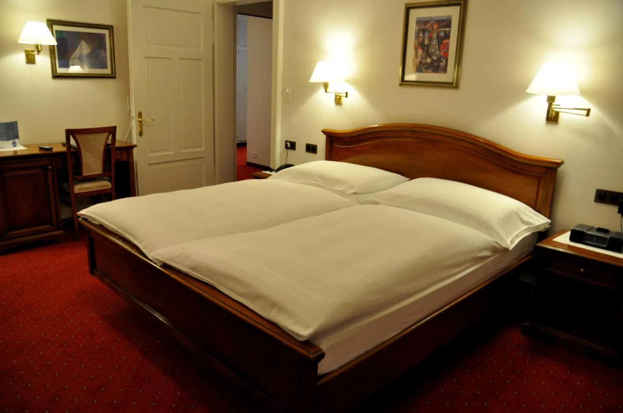 Photo of the whole room, Bed in Soldanella