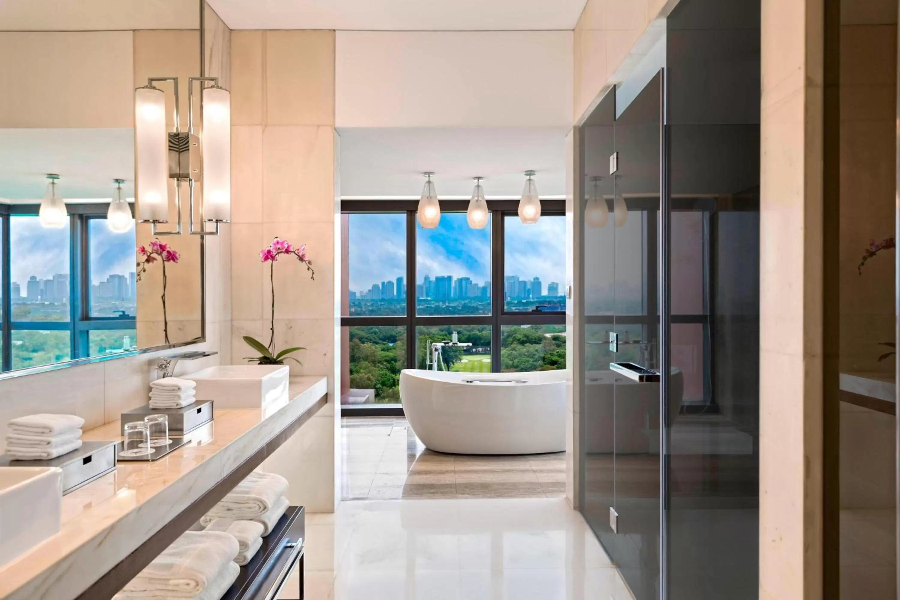 Bathroom in Manila Marriott Hotel at Newport World Resorts