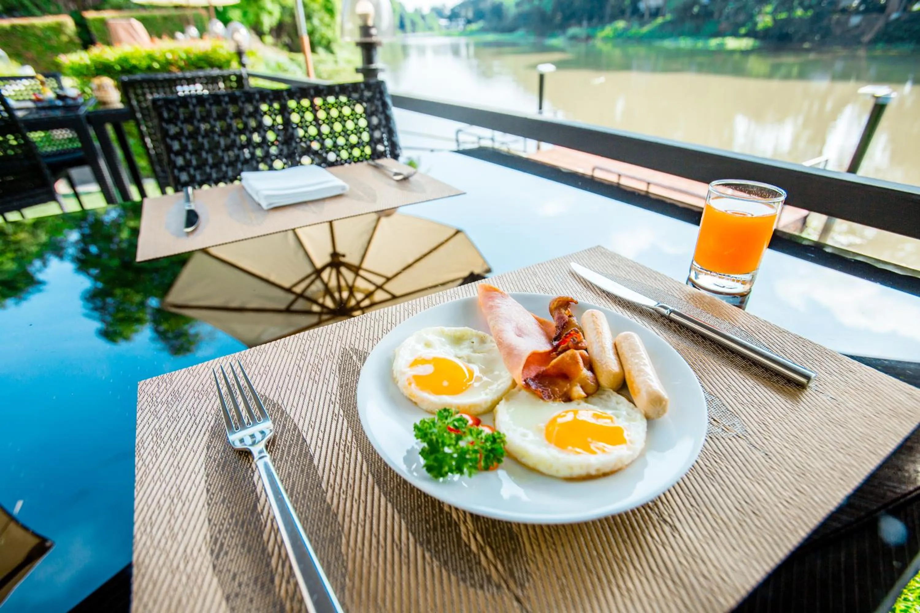 Restaurant/places to eat in Aruntara Riverside Boutique Hotel