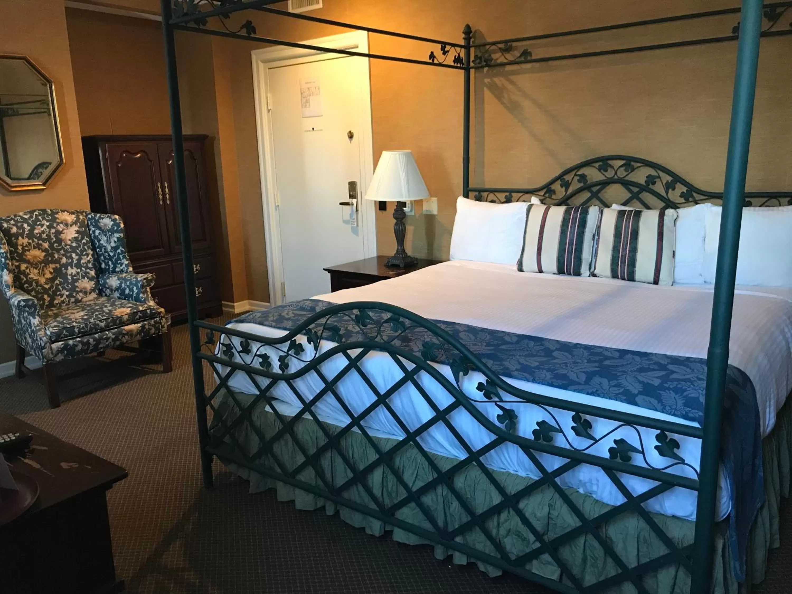 Bed in Waynebrook Inn