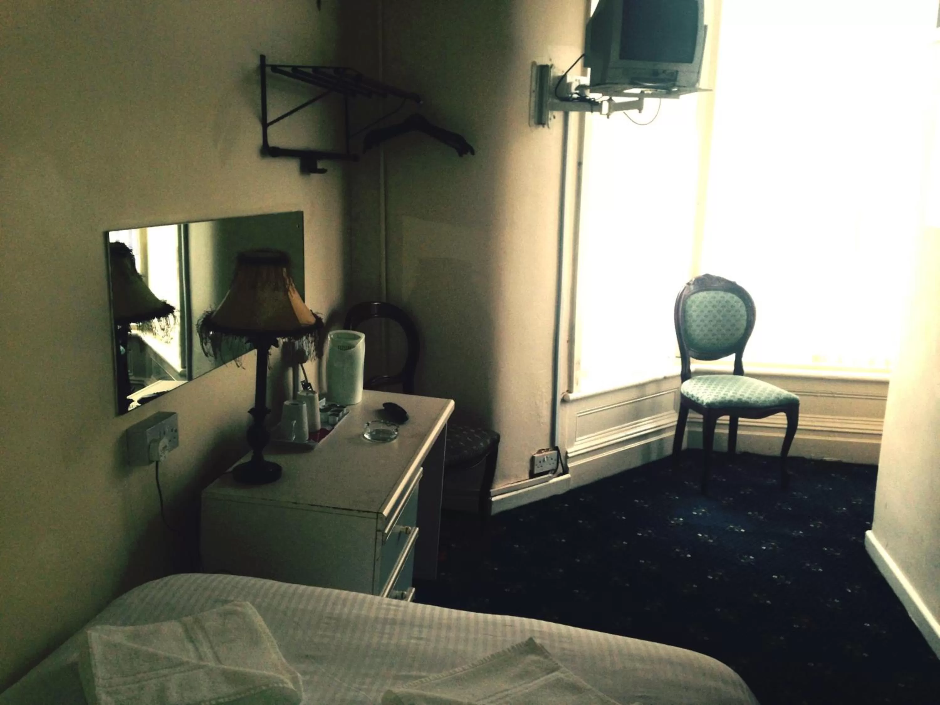 Coffee/tea facilities, Bed in Peek-a-Booze - Budget Hotel - Adults Only