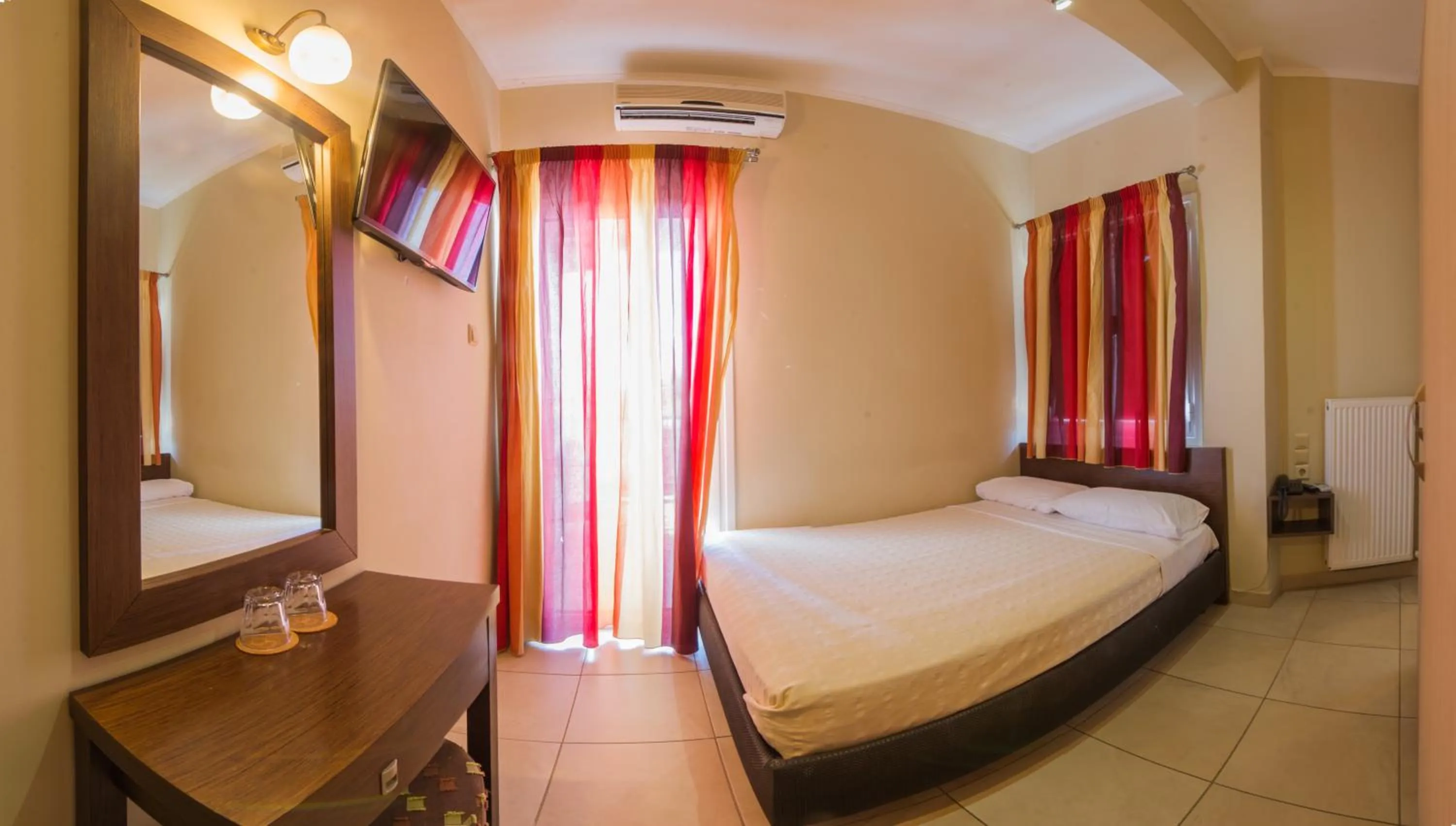 Photo of the whole room, Bed in San Nectarios