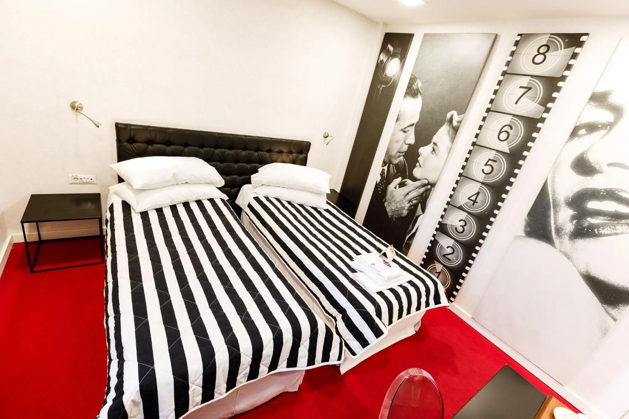 Bed in Lol et Lola Hotel