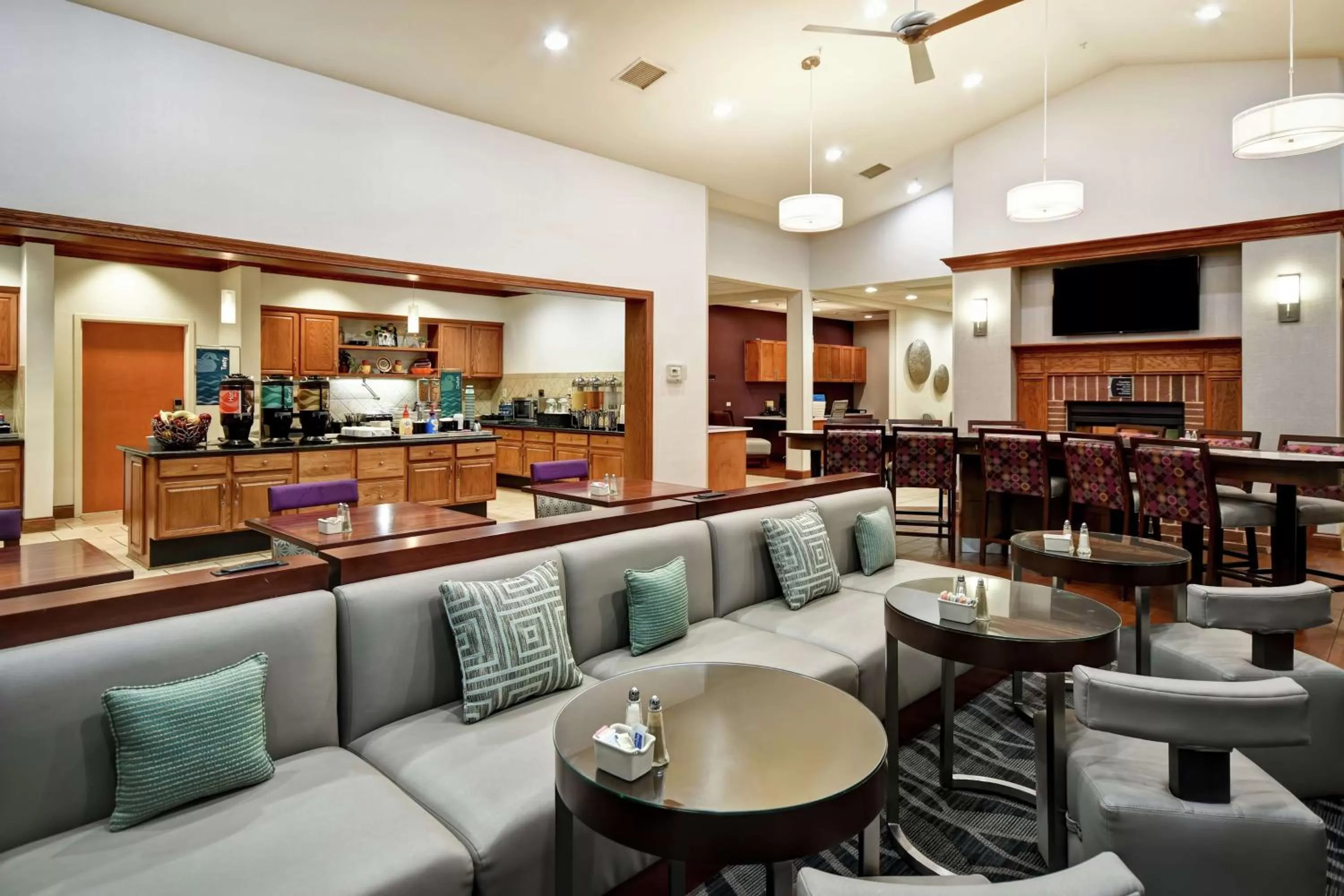 Lobby or reception in Homewood Suites by Hilton Cincinnati-Milford