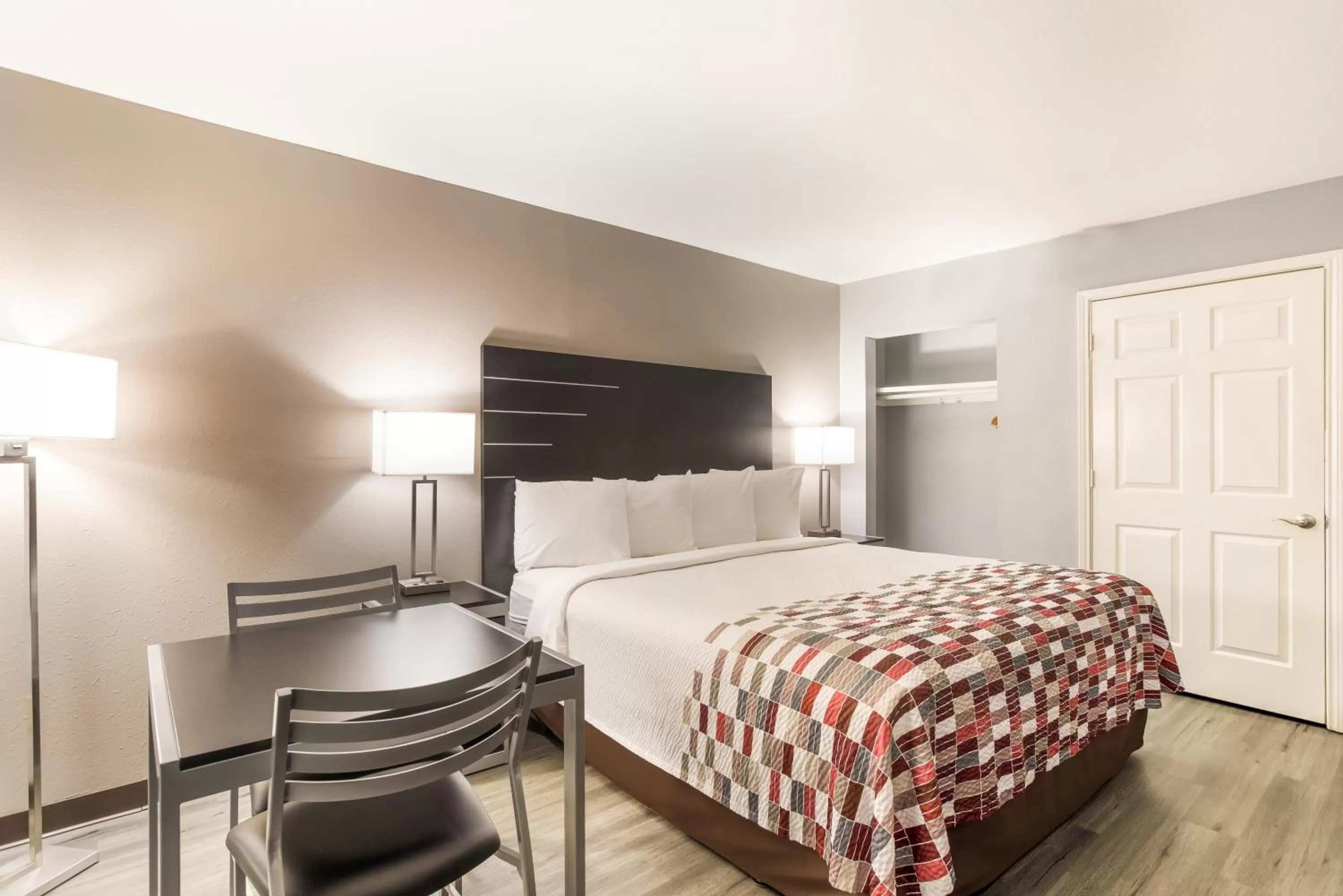 Deluxe King Room Disability Access - Non-Smoking in Red Roof Inn & Suites Athens, AL