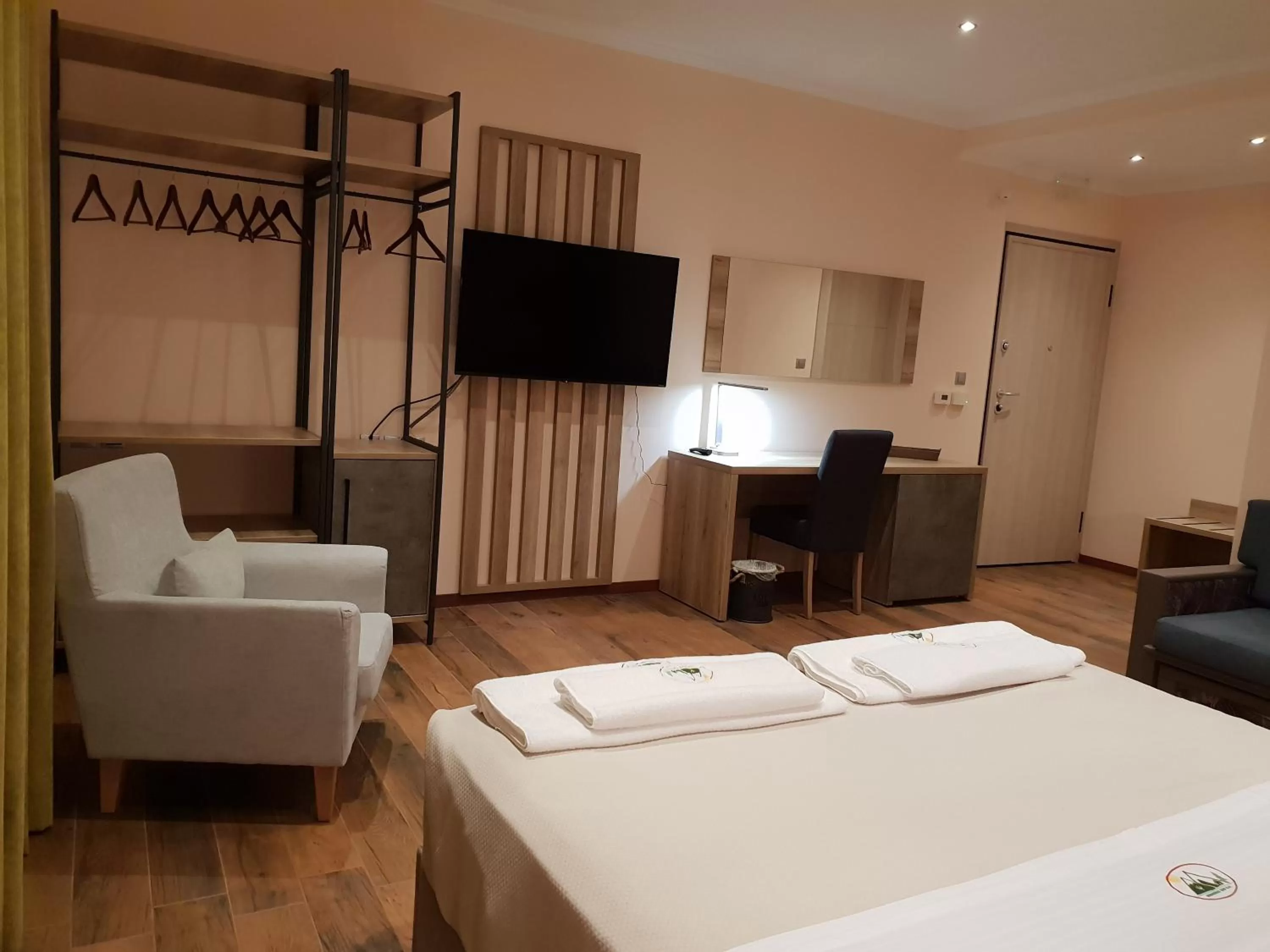 Photo of the whole room, Bed in Mondeus Inn Luxury