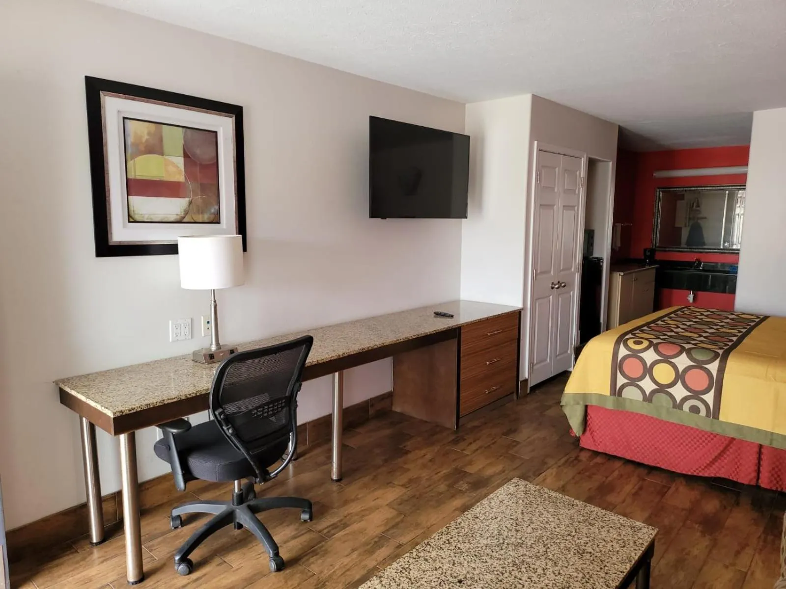 Bed in Texas Inn and Suites Raymondville