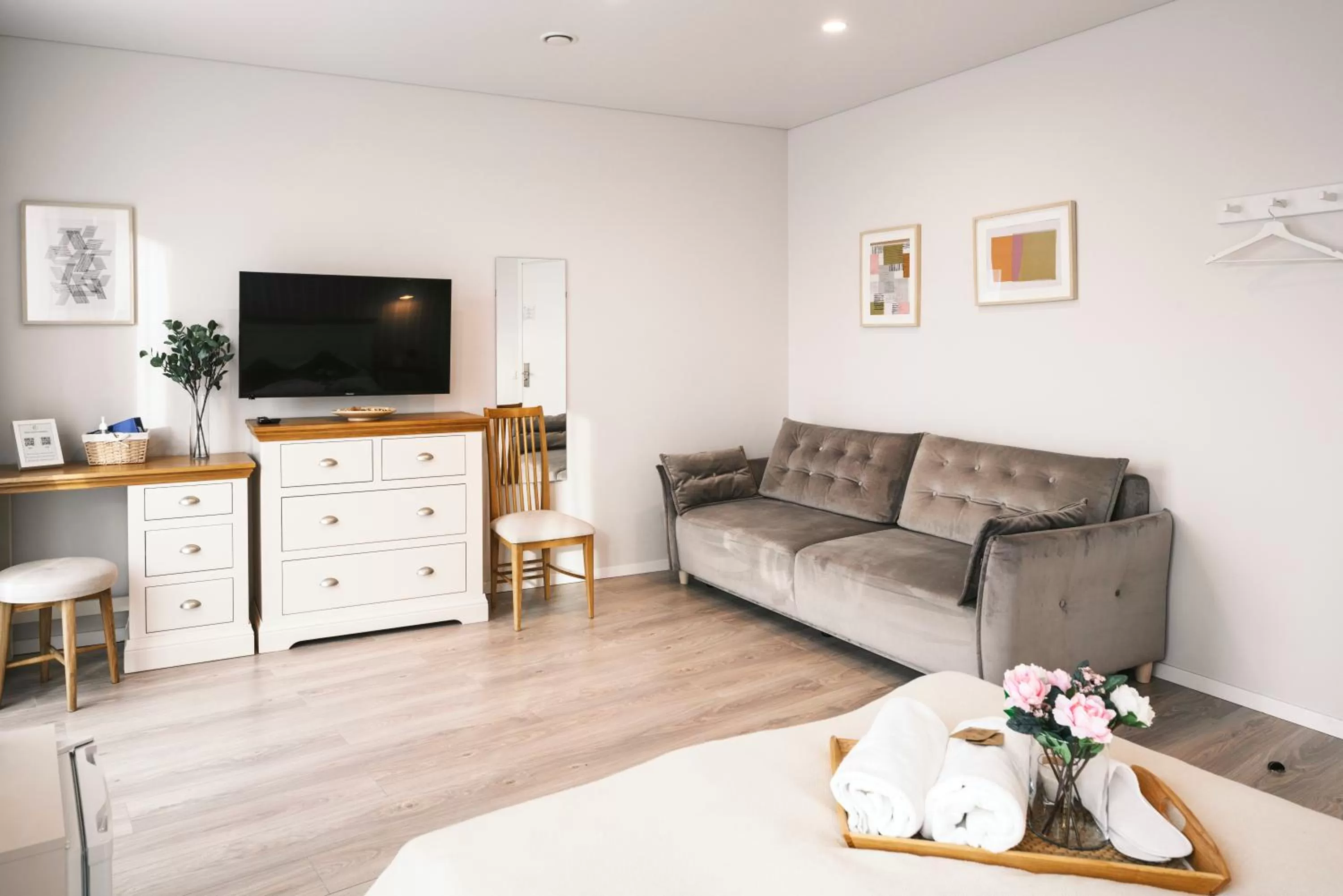 TV and multimedia in J14A I Rooms & Apartments AUTOMATED SELF CHECK-IN