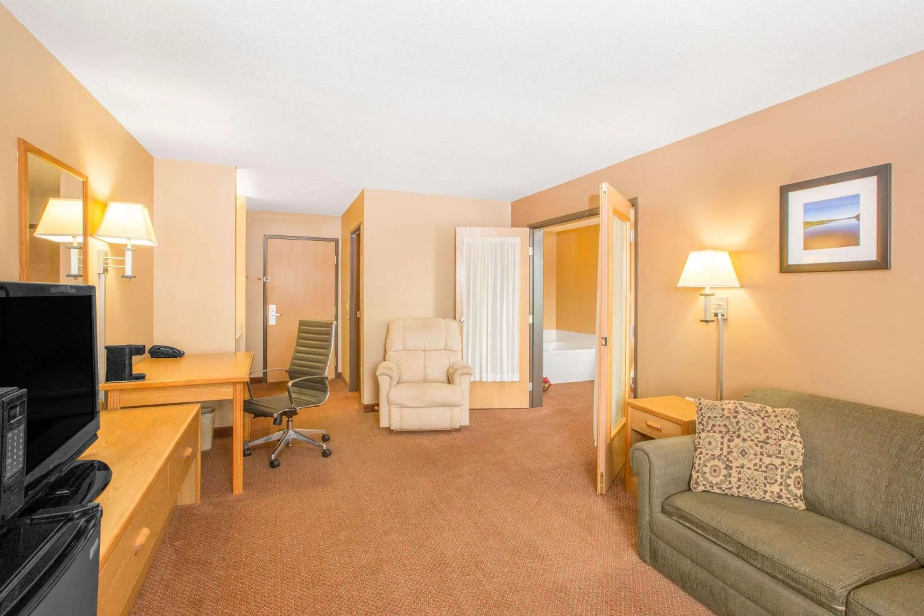 Photo of the whole room in Days Inn by Wyndham Worthington