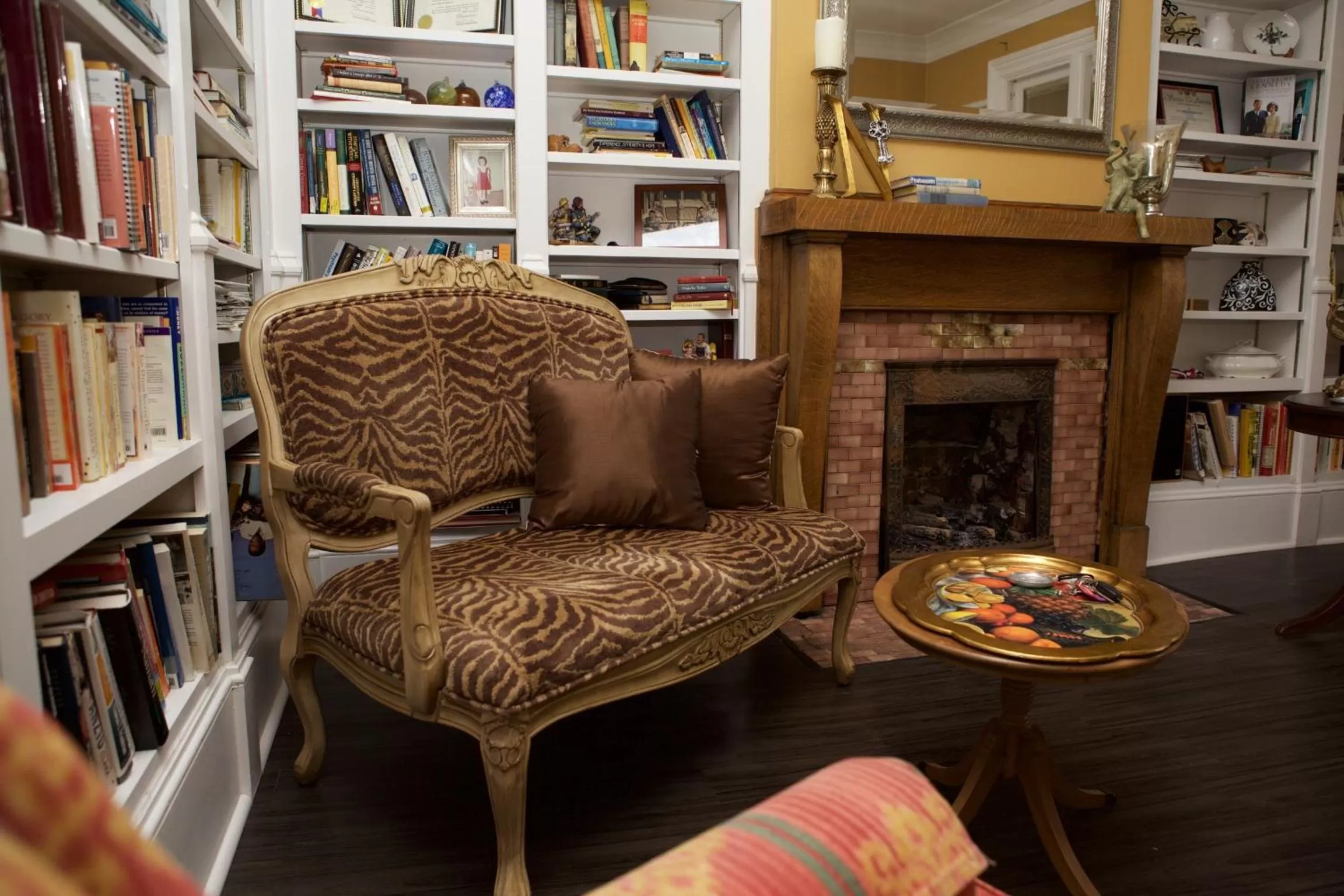 Decorative detail, Seating Area in Nestle Inn