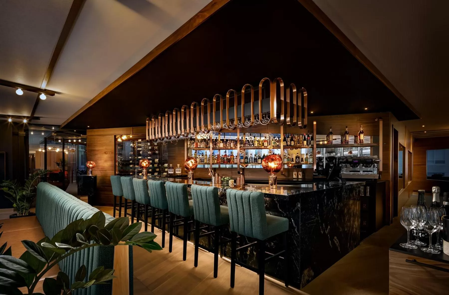 Restaurant/places to eat in Humaniti Hotel Montreal, Autograph Collection