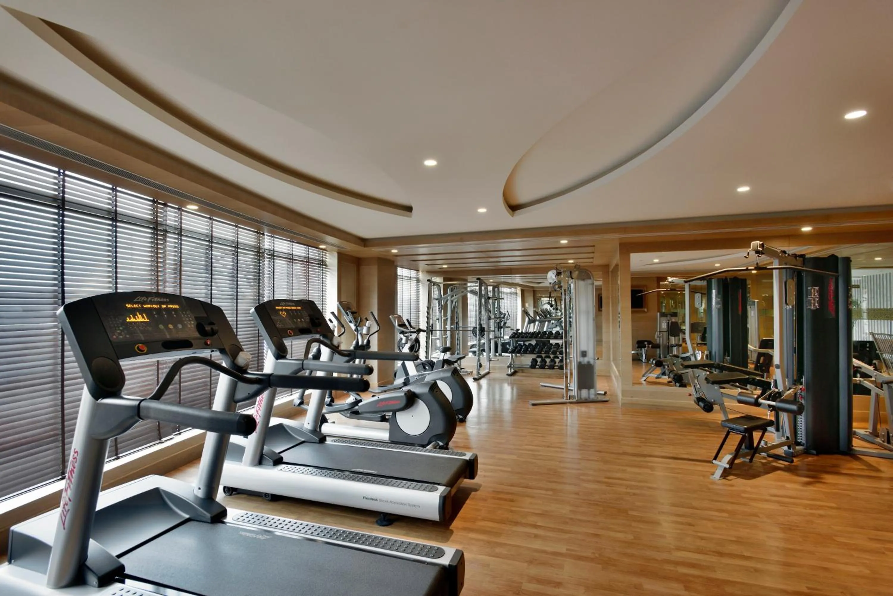 Fitness centre/facilities in Radisson Gurugram Udyog Vihar