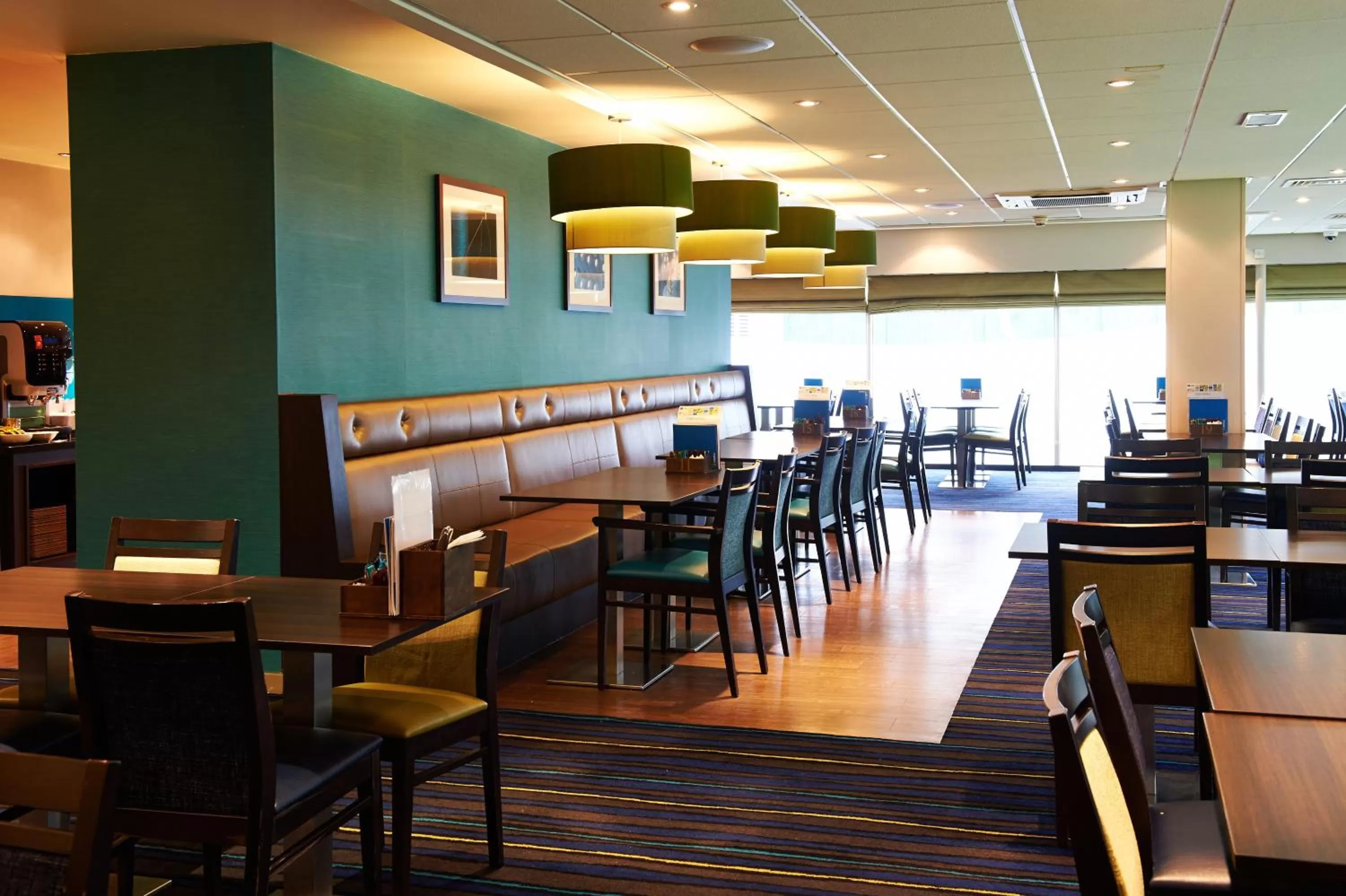 Restaurant/places to eat in Holiday Inn Express Manchester Airport by IHG
