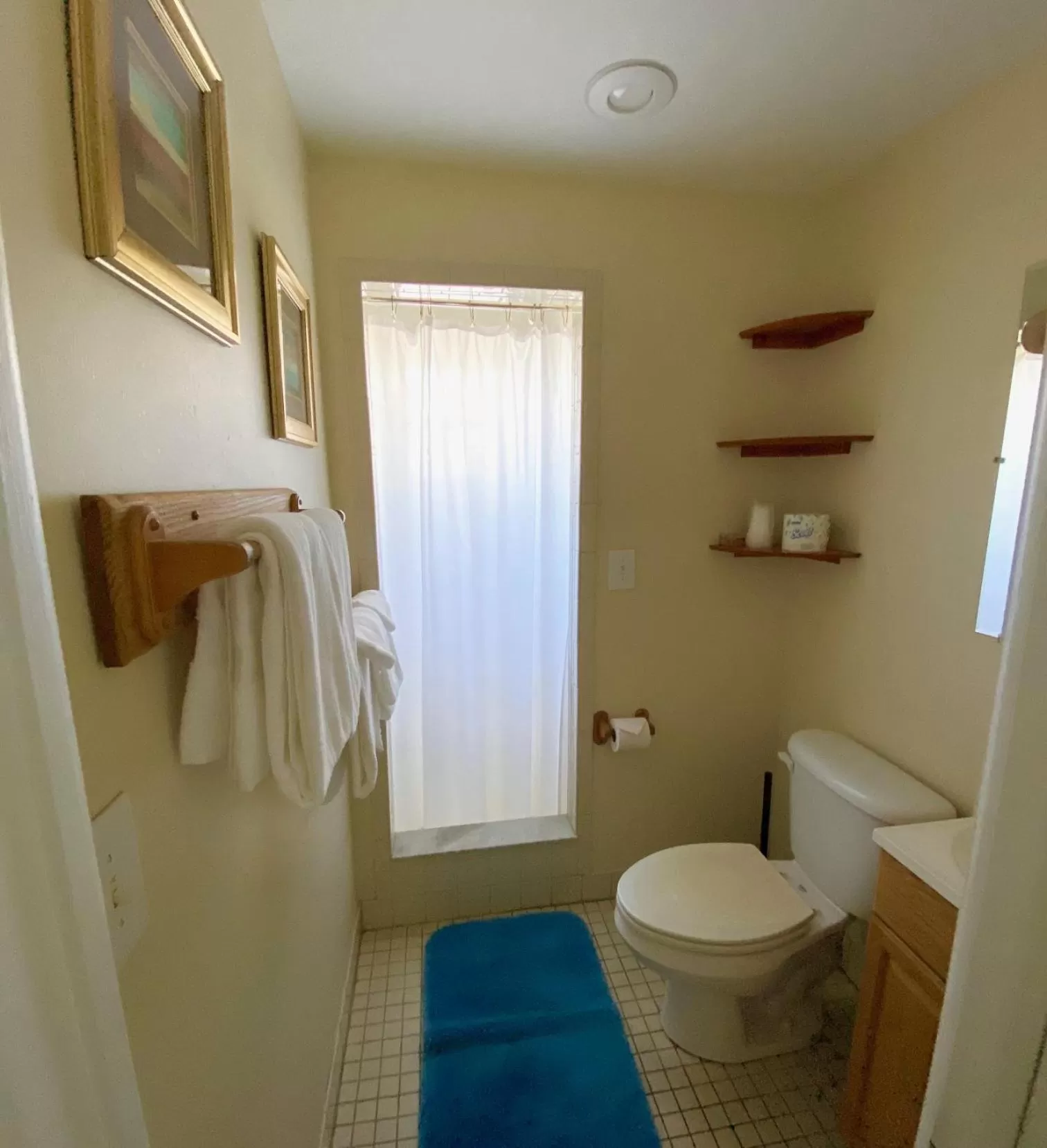 Bathroom in Harborside Motel & Marina