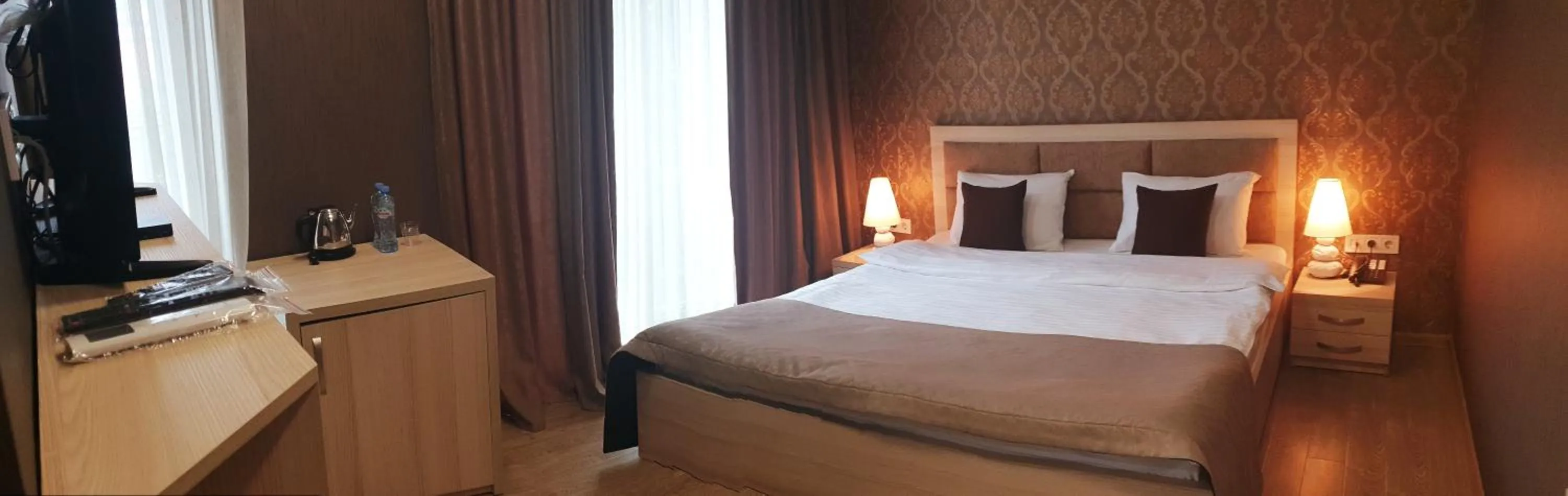 Photo of the whole room, Bed in Cherry Garden