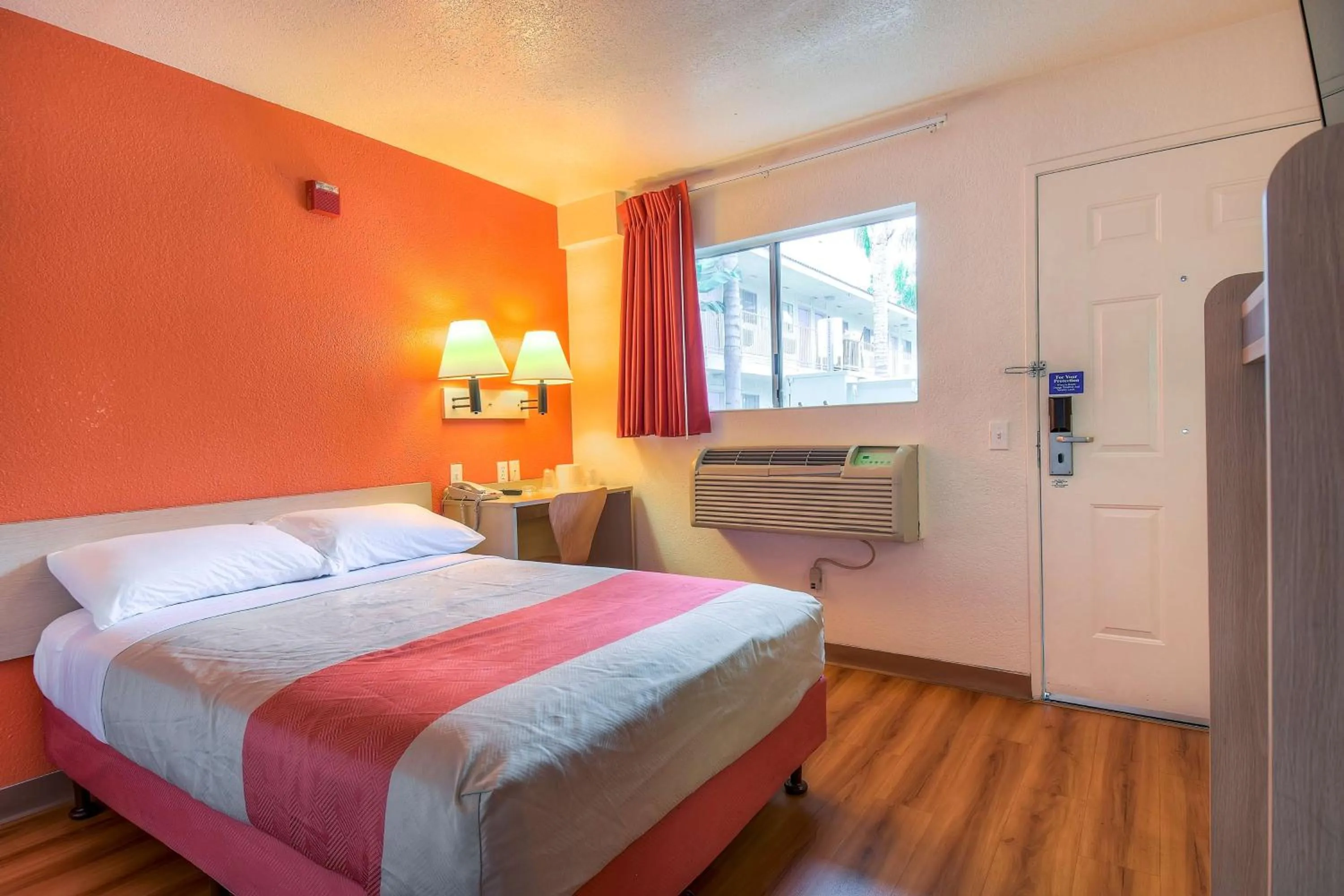 TV and multimedia, Bed in Motel 6-Chino, CA - Los Angeles Area