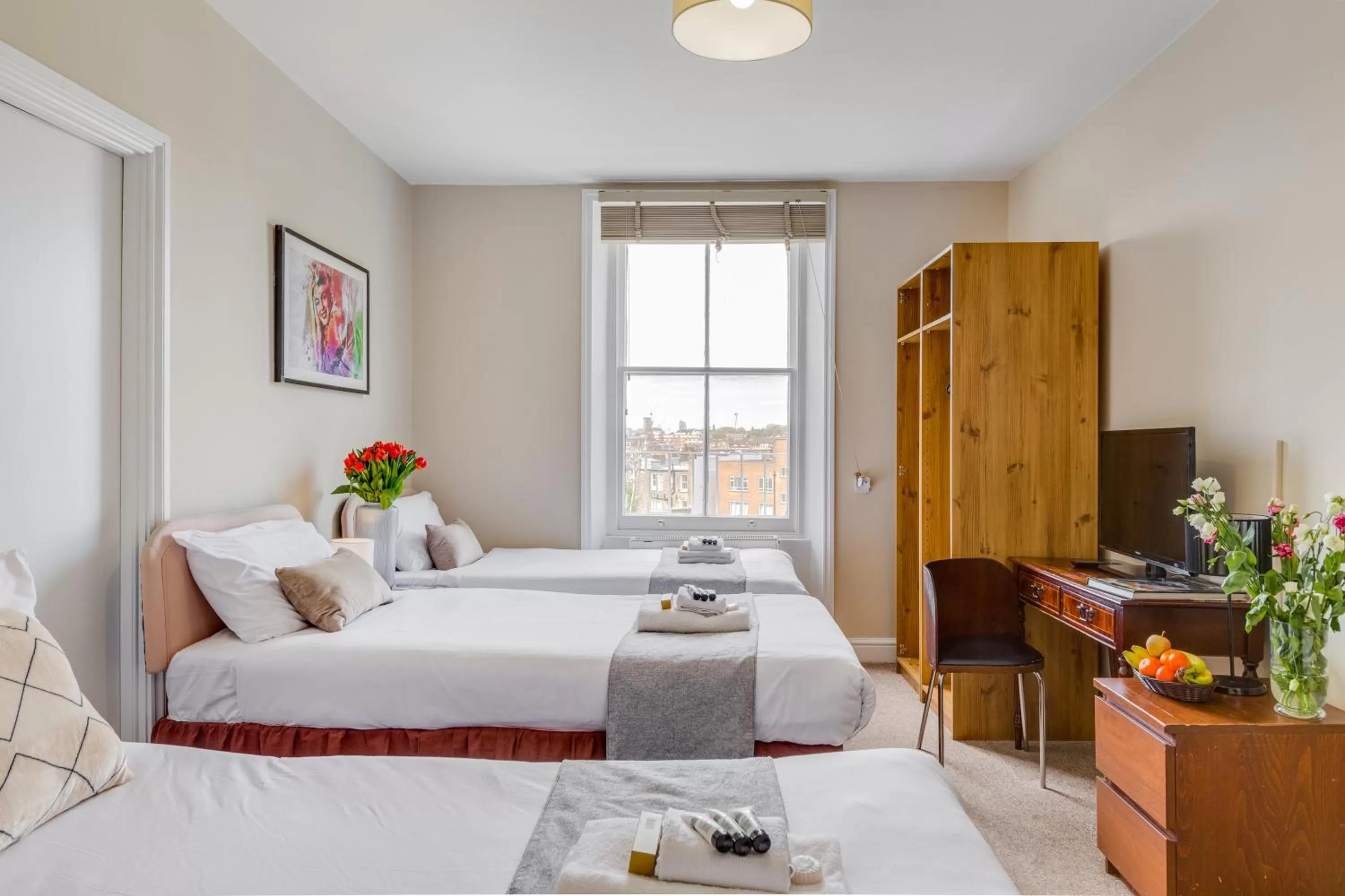 Bed in 1 Lexham Gardens Hotel