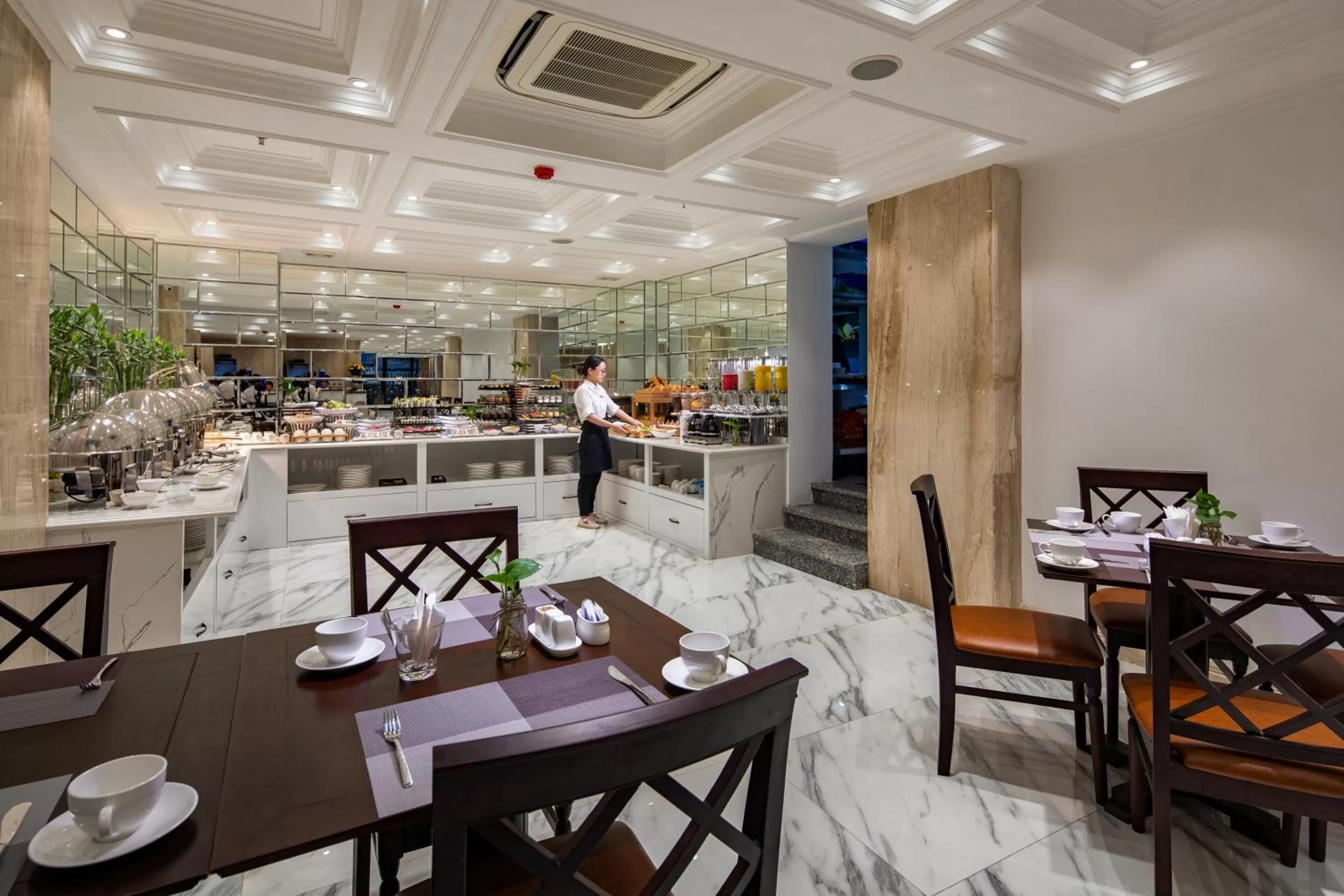 Restaurant/Places to Eat in May De Ville Legend Hotel & Spa