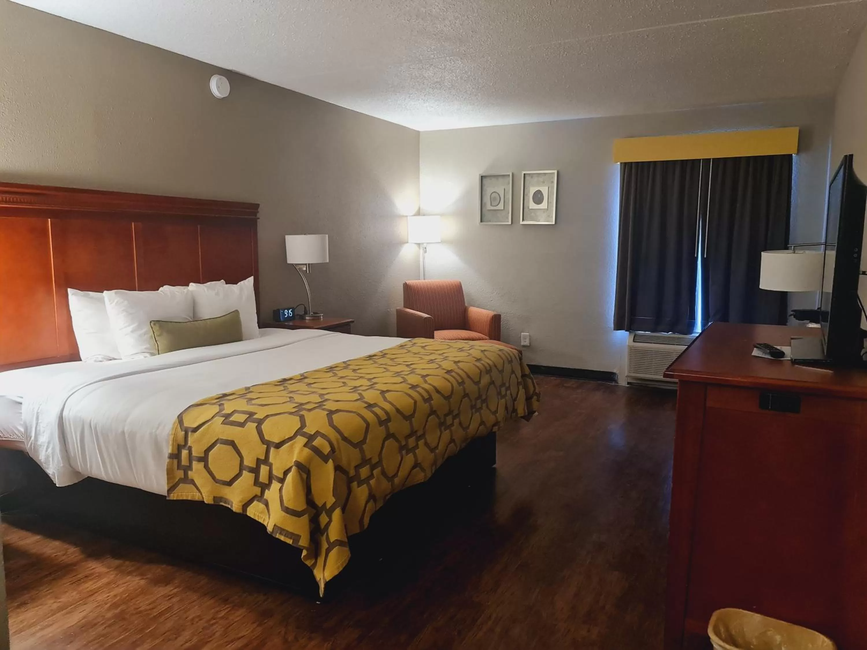 TV and multimedia in Baymont by Wyndham Greenville OH