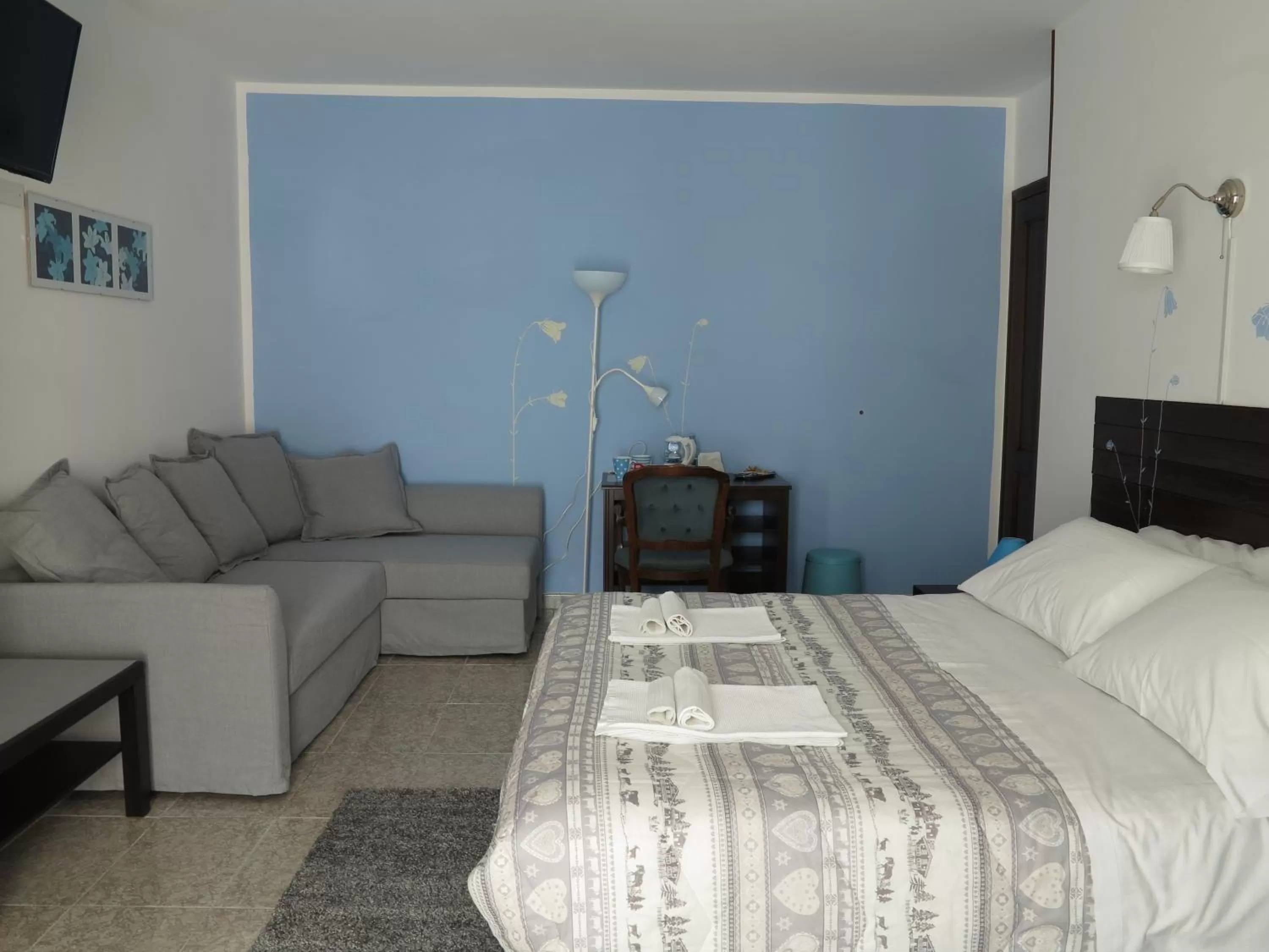 Photo of the whole room, Bed in BiancoCancello