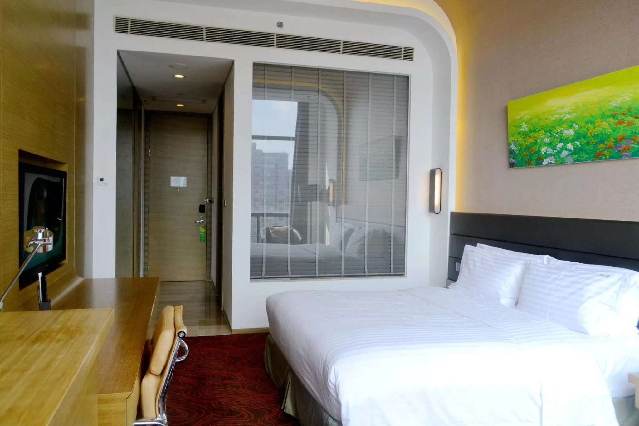 Photo of the whole room, Bed in Holiday Inn Shanghai Songjiang by IHG - Miaoqian Street