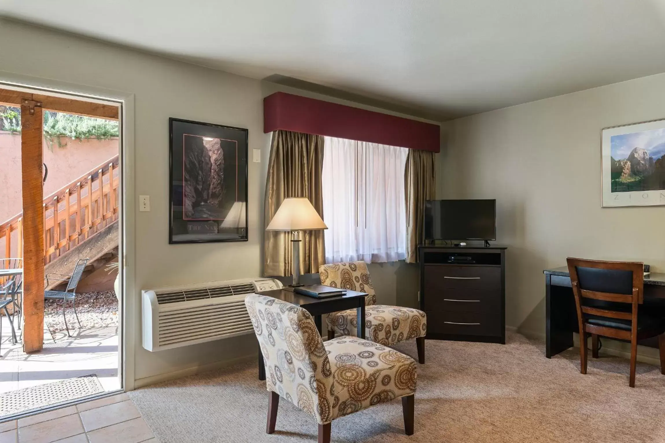 Standard King Room in Flanigan`s Resort and Spa Standard King Room in Flanigan`s Resort and Spa