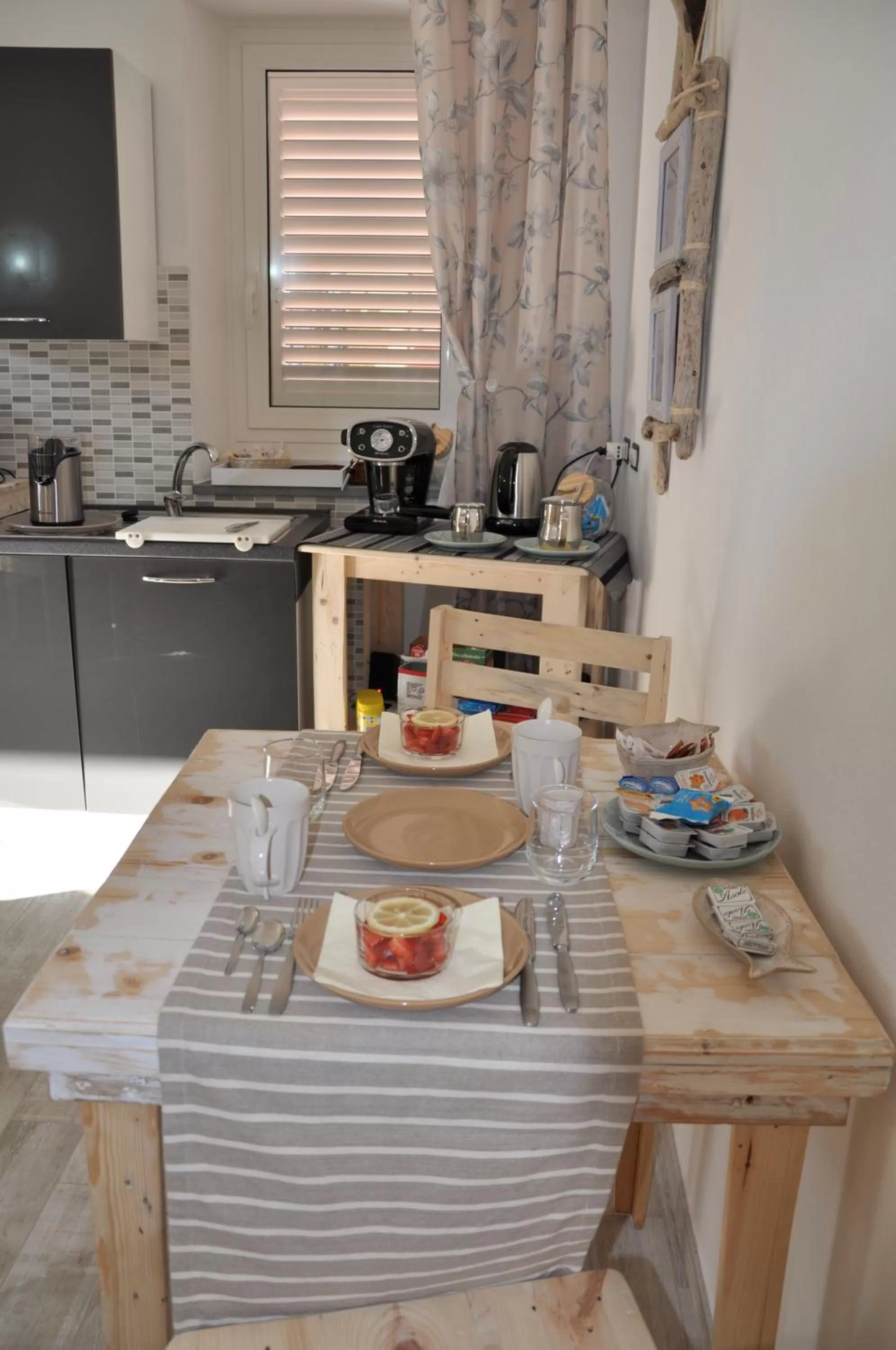 Coffee/tea facilities in B&B Les Chambres Rooms & Suite