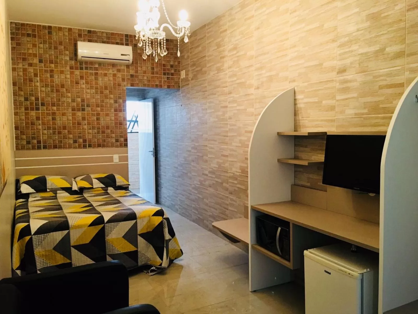 air conditioner, Bed in Hotel das Palmas