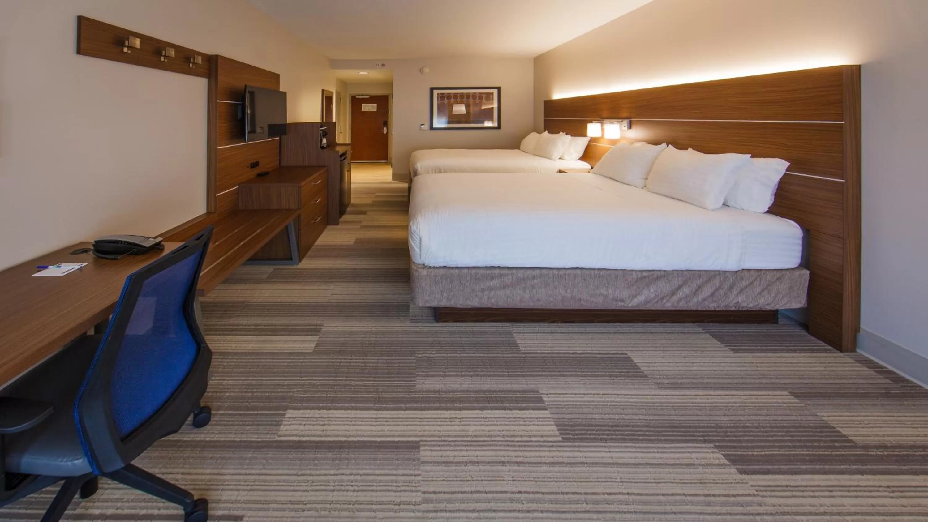 Photo of the whole room, Bed in Holiday Inn Express Gatlinburg Downtown by IHG