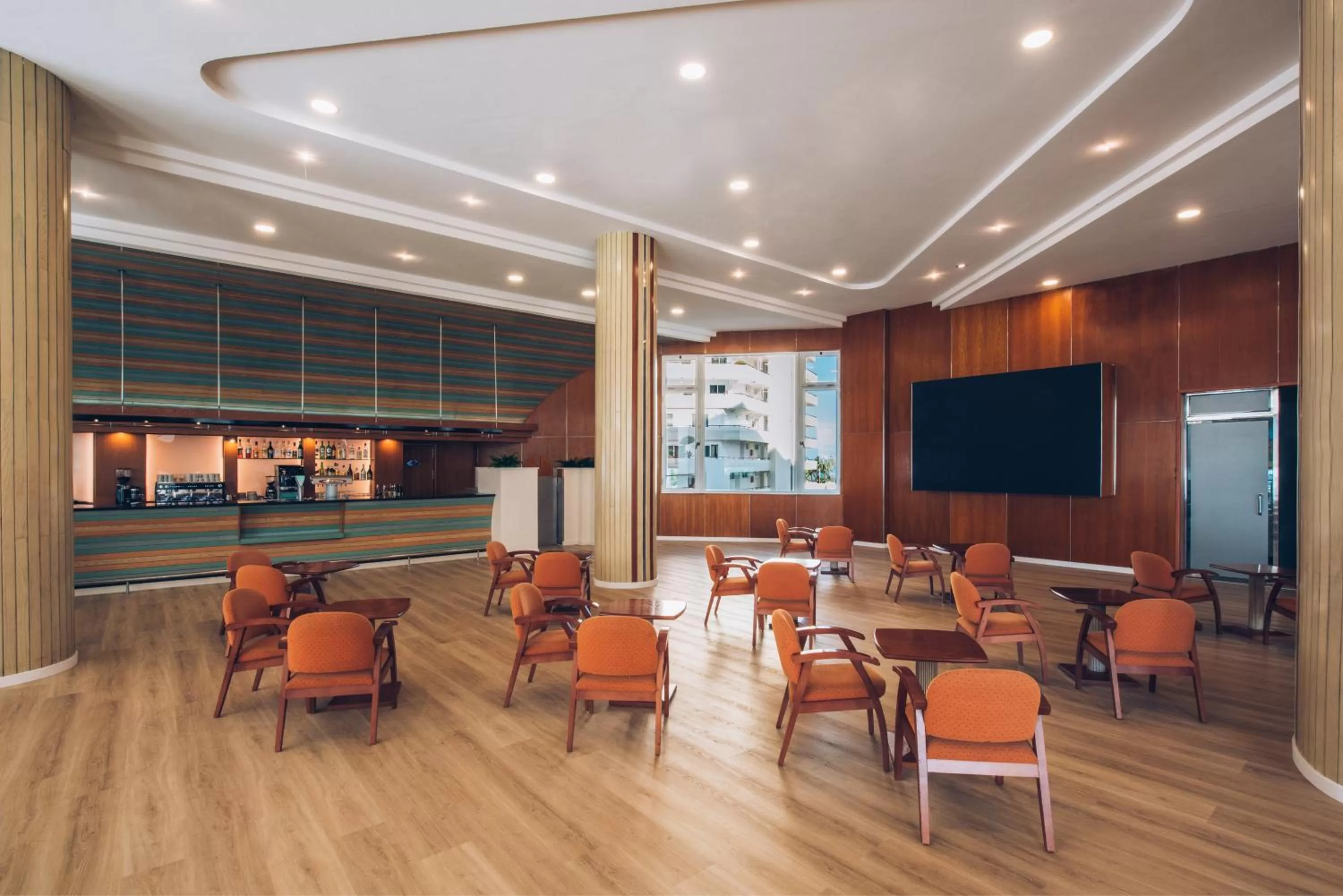 Lounge or bar in Iberostar Waves Bouganville Playa