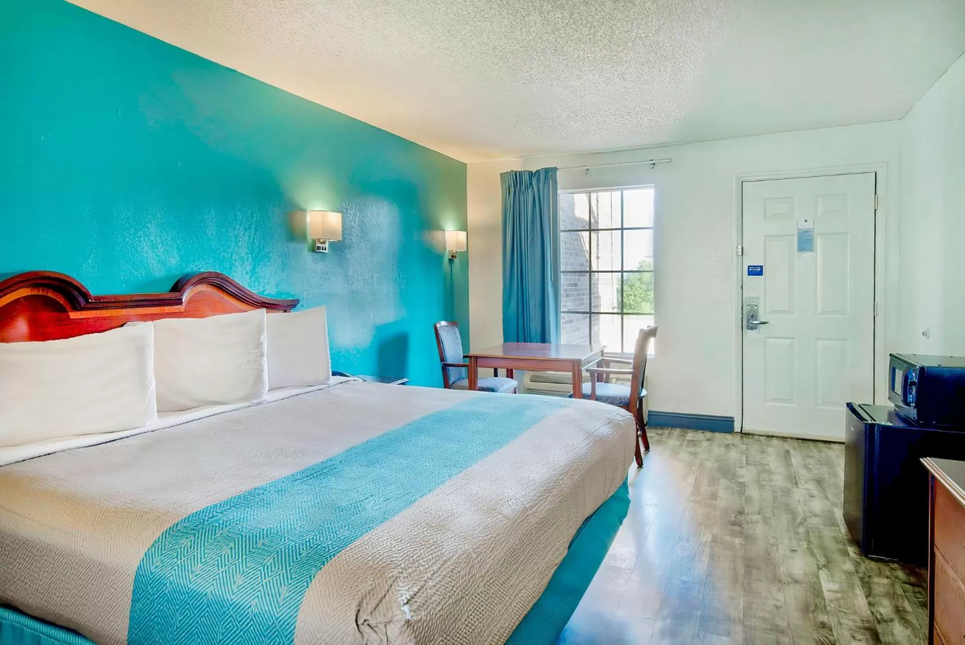 Bed in Motel 6-Grand Rivers, KY