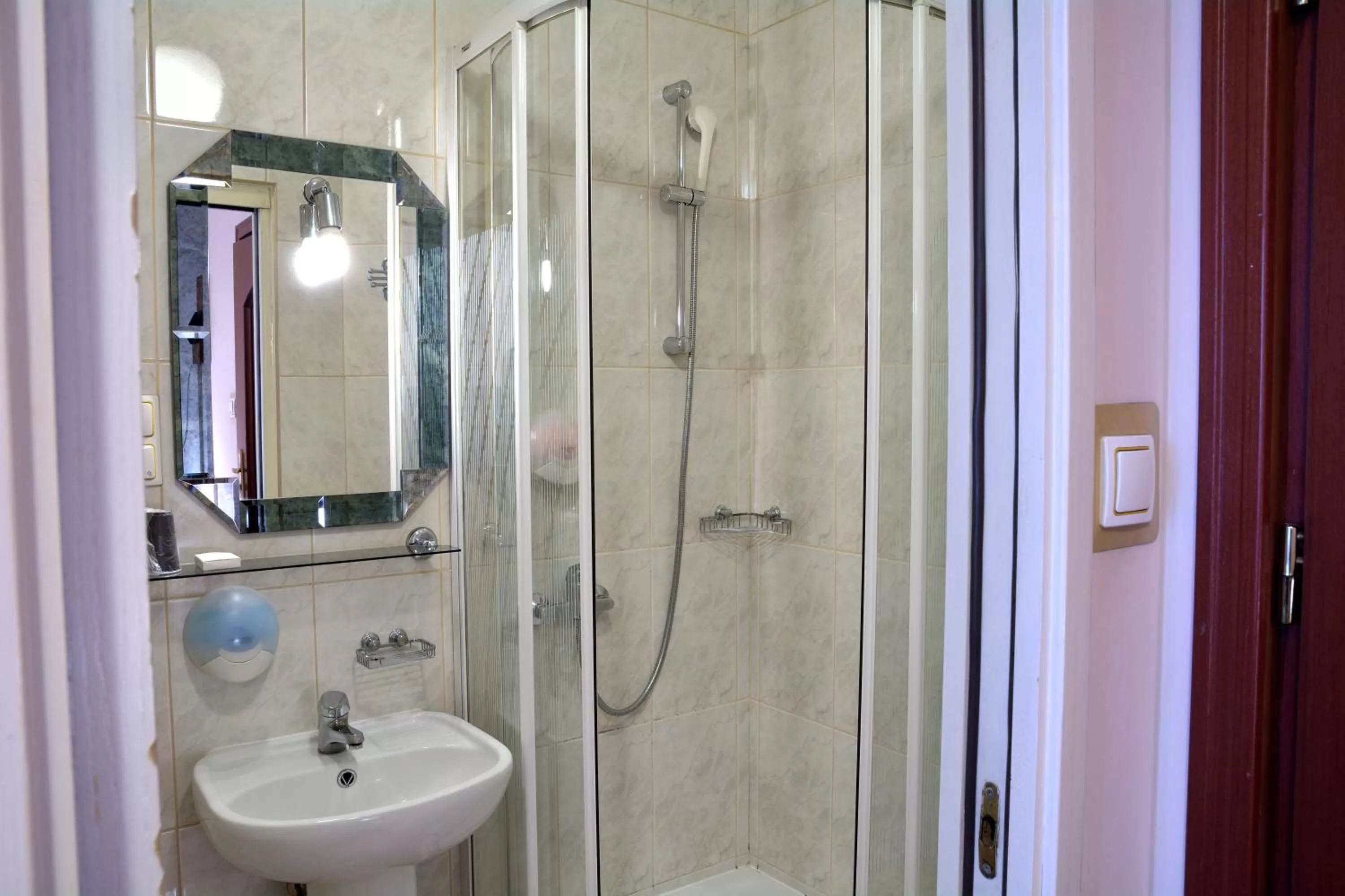 Bathroom in Nobilton Hotel