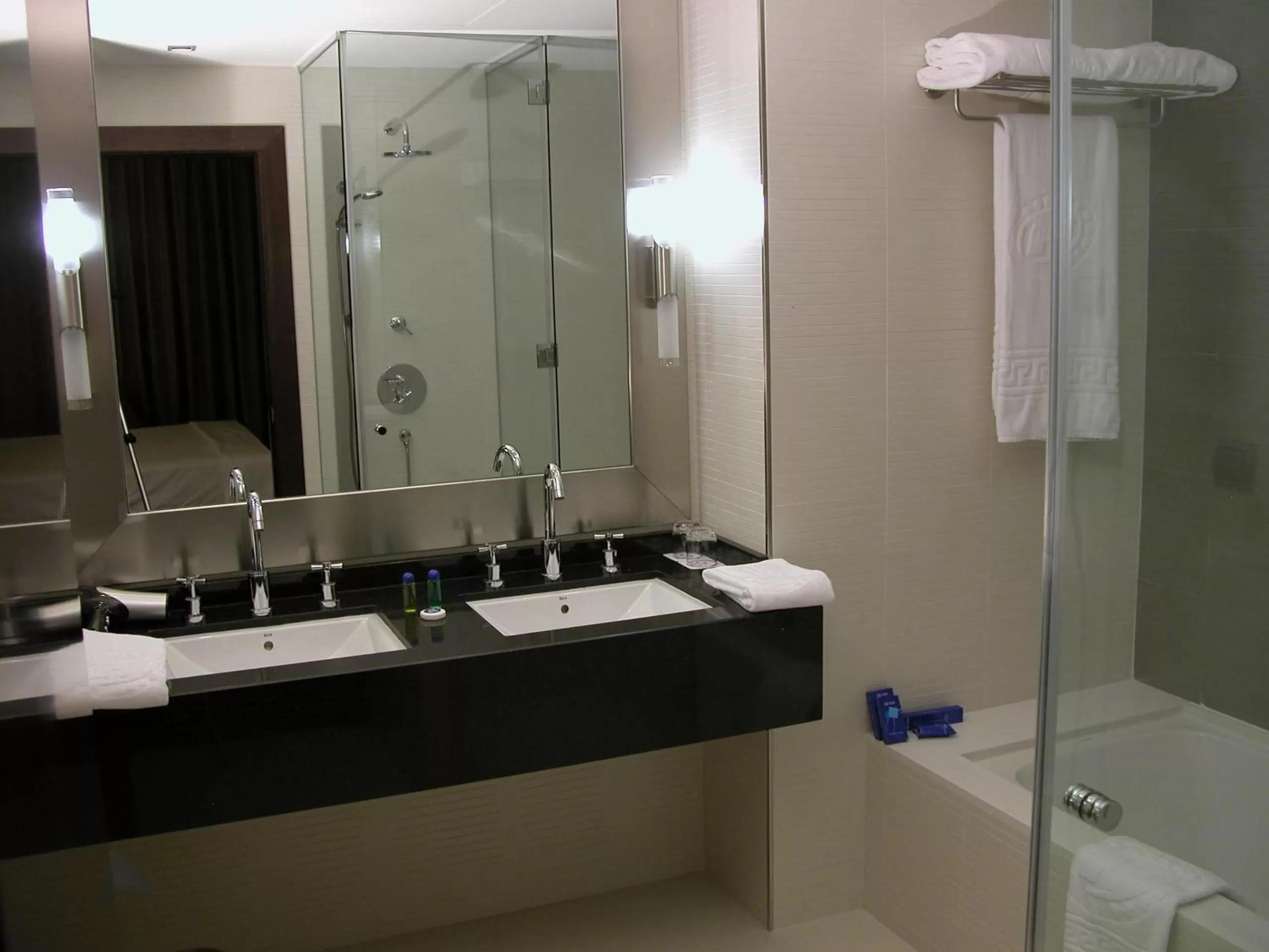 Bathroom in Hotel Beatriz Albacete & SPA