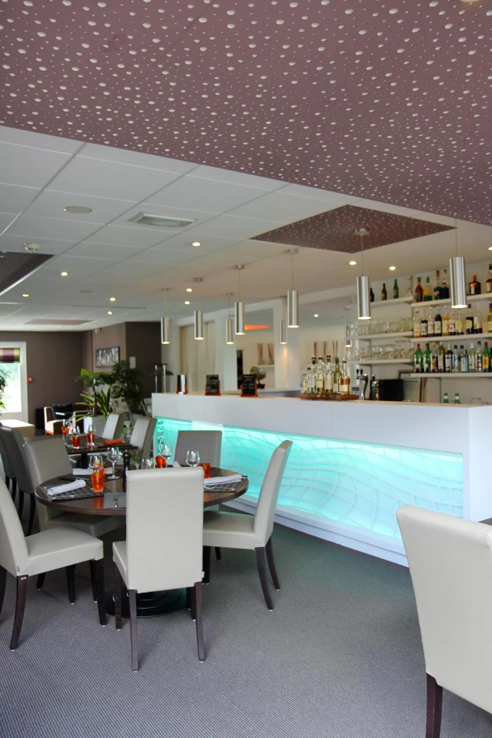 Lounge or bar in Hôtel Best Western The Wish Versailles