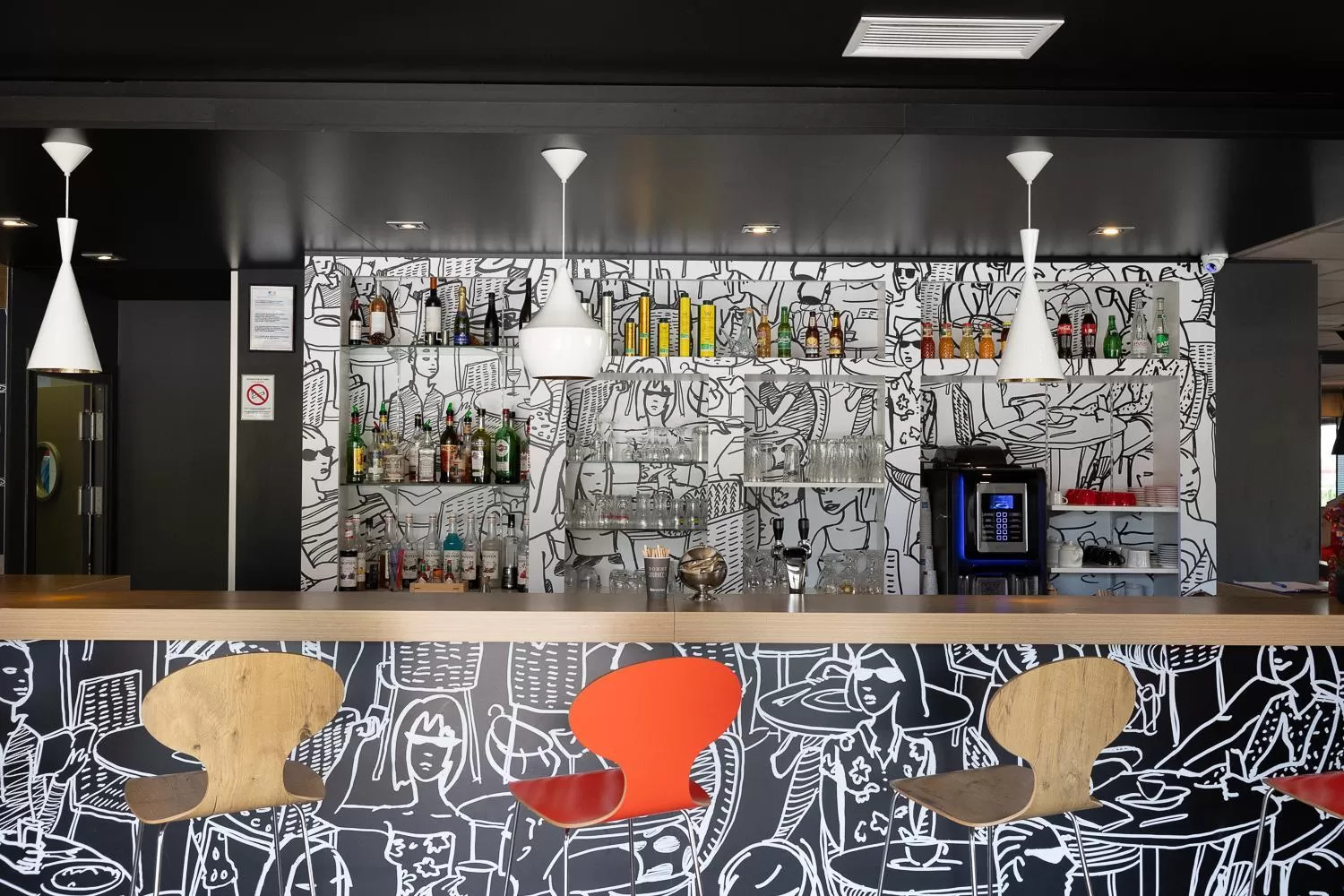 Lounge or bar in ibis Perpignan Sud Saint Charles