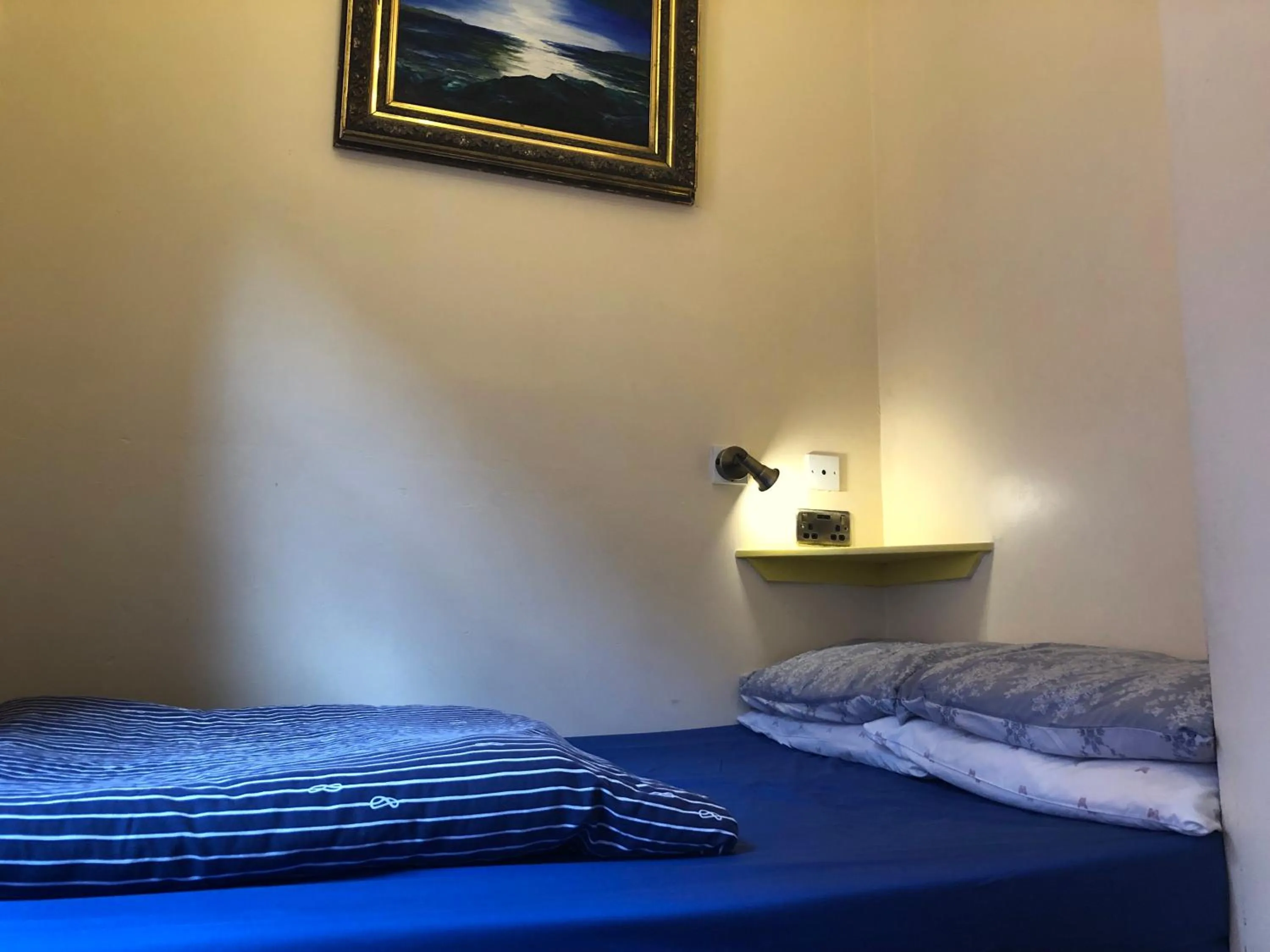 Bed in High Street Hostel - Over 18s Only, Backpackers Atmosphere