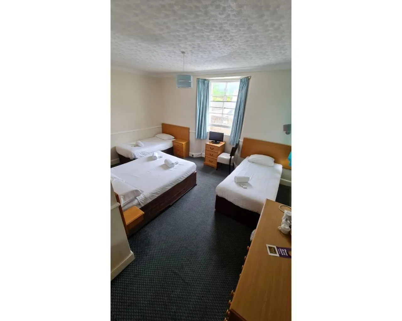 Bedroom, Bed in Richmond Hotel