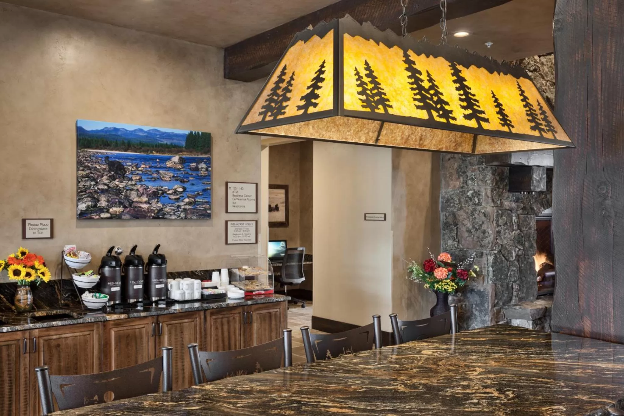 Coffee/tea facilities in Glacier International Lodge