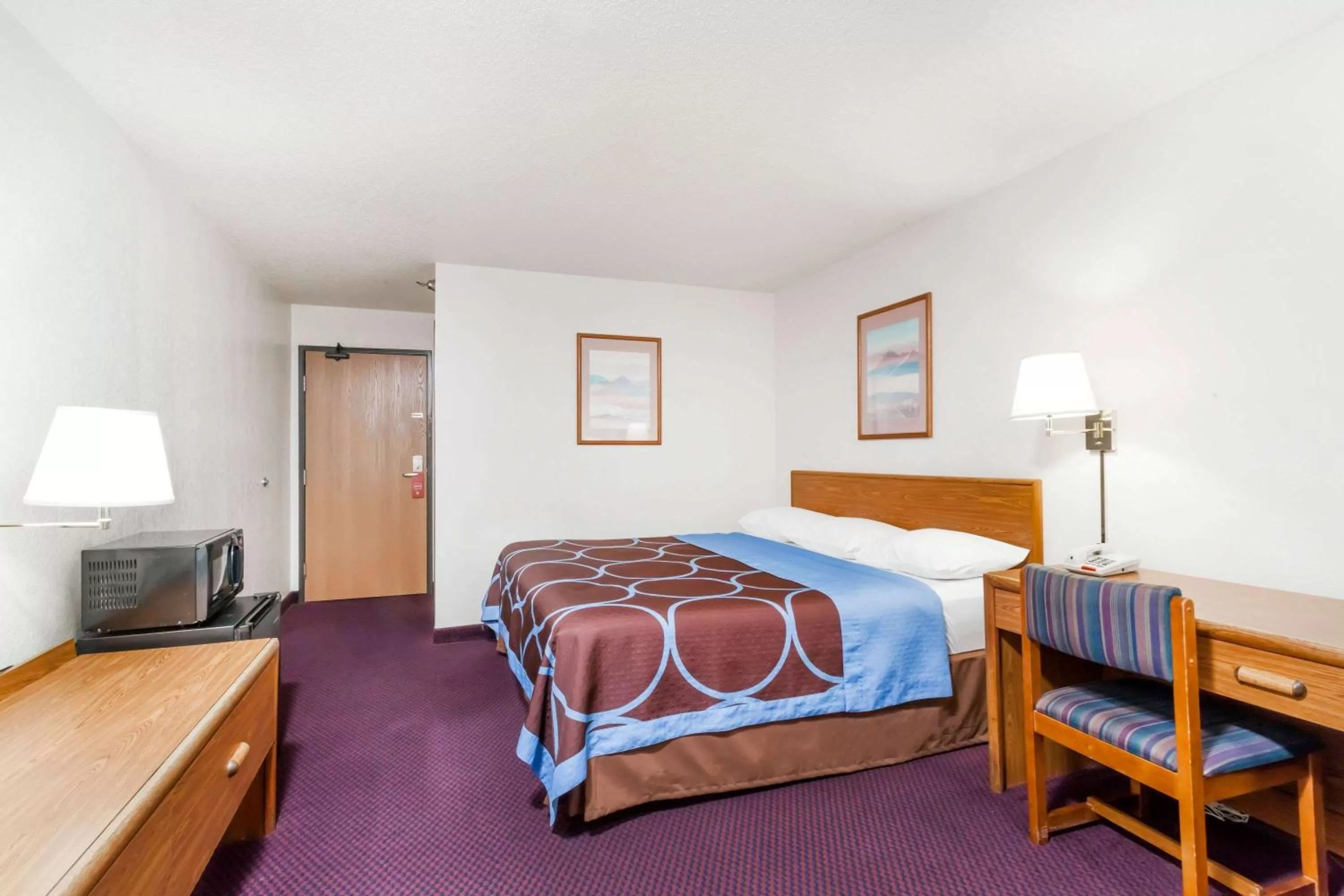 Photo of the whole room, Bed in Super 8 by Wyndham Sidney NY