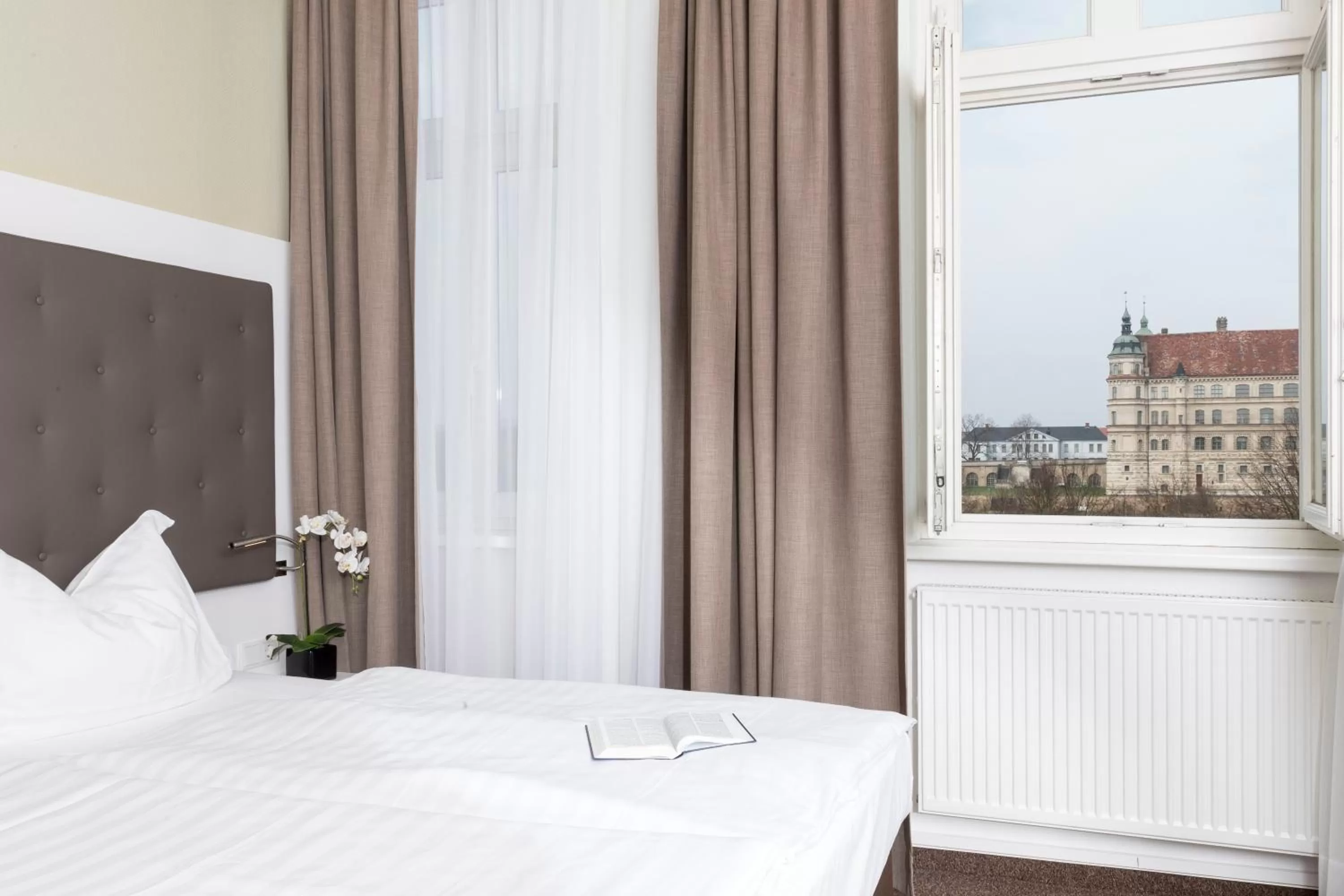 Photo of the whole room, Bed in Hotel am Schlosspark