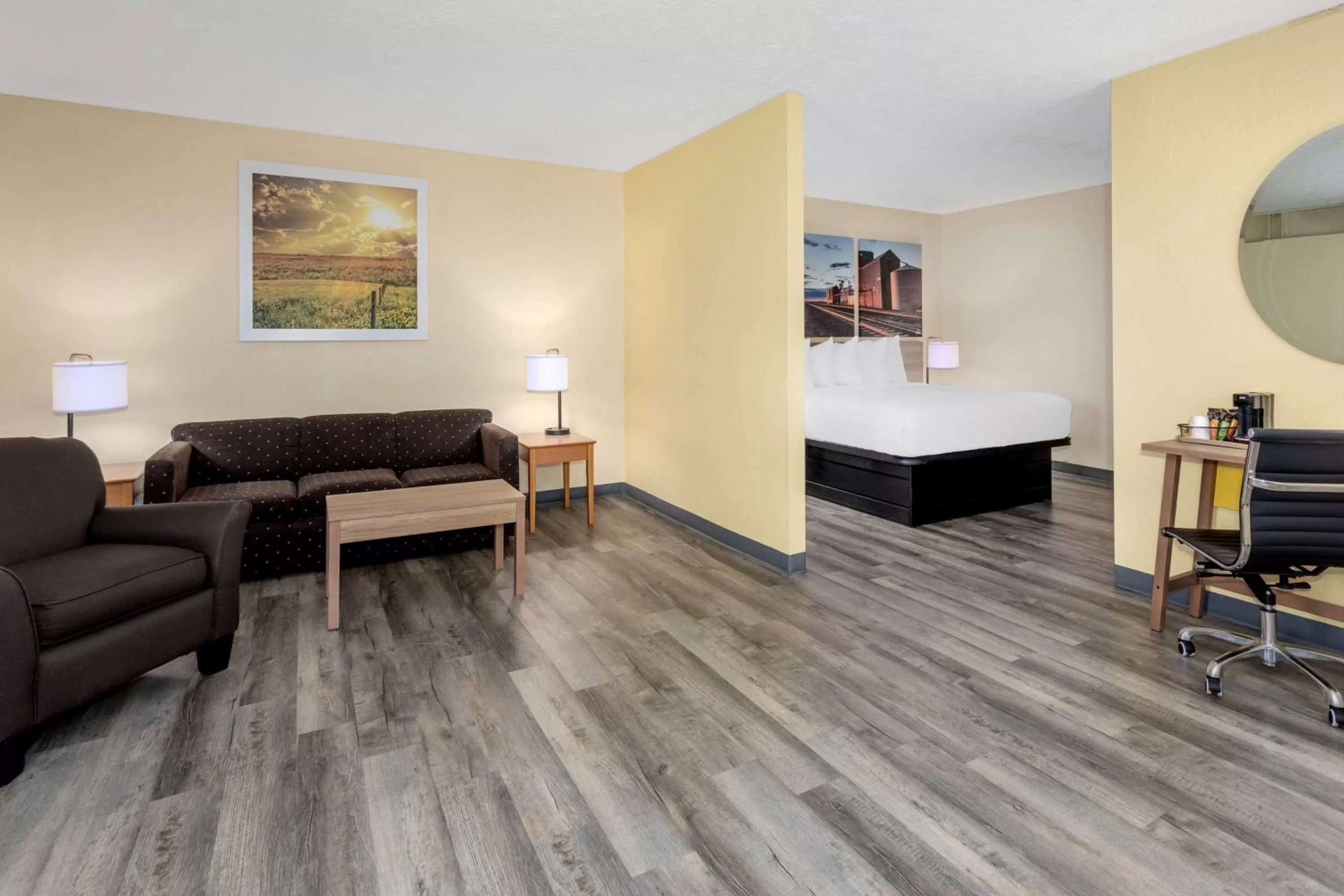 Bed in Days Inn & Suites by Wyndham Clovis