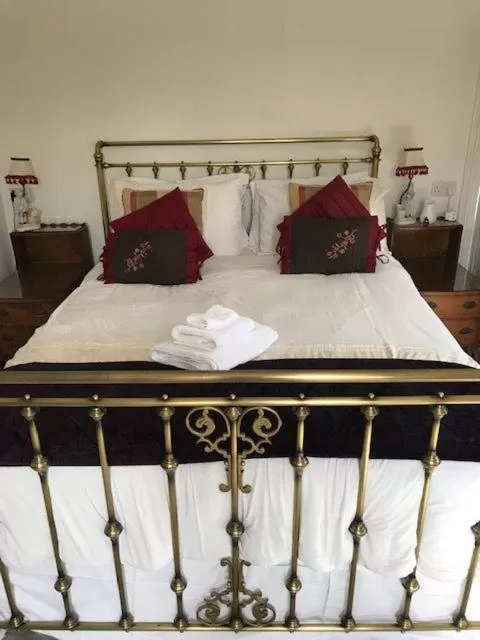 Bed in West End Lodge