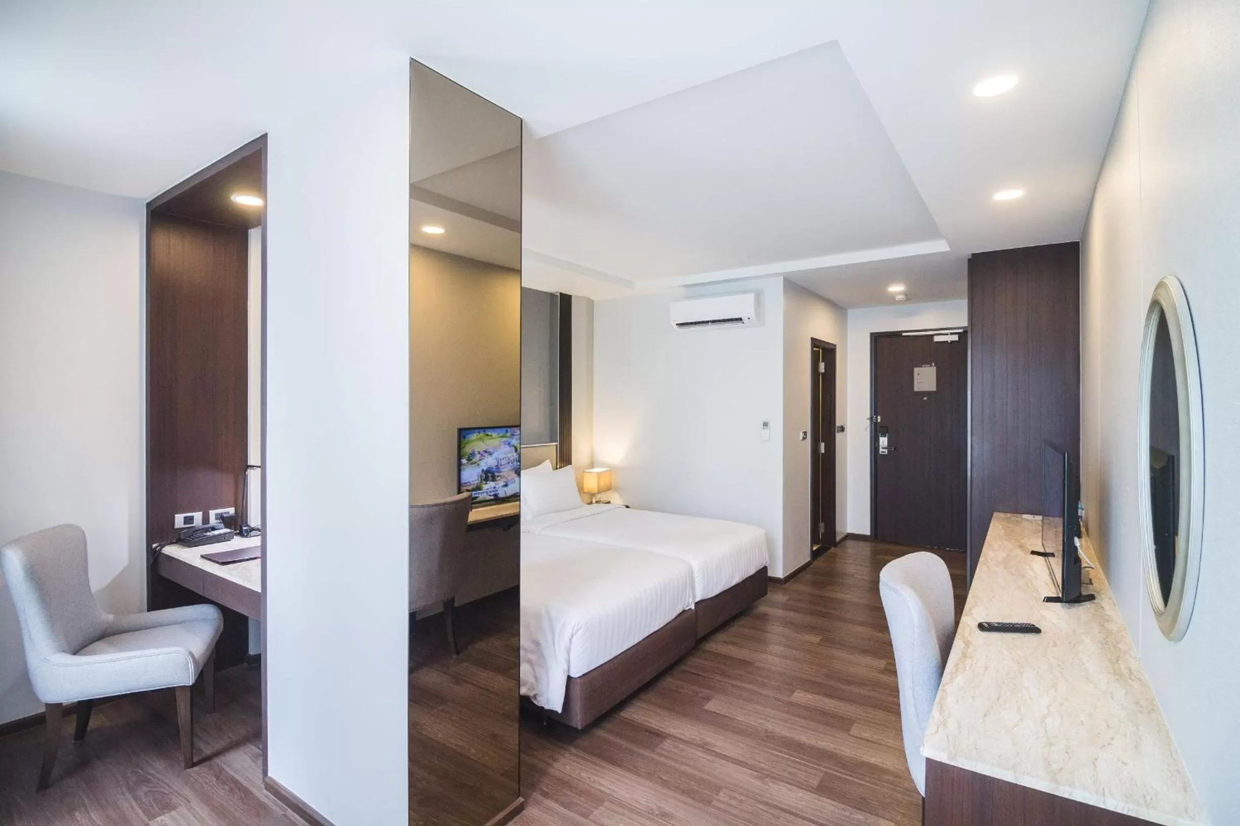 Photo of the whole room, Bed in SureStay Plus by Best Western Sukhumvit 2