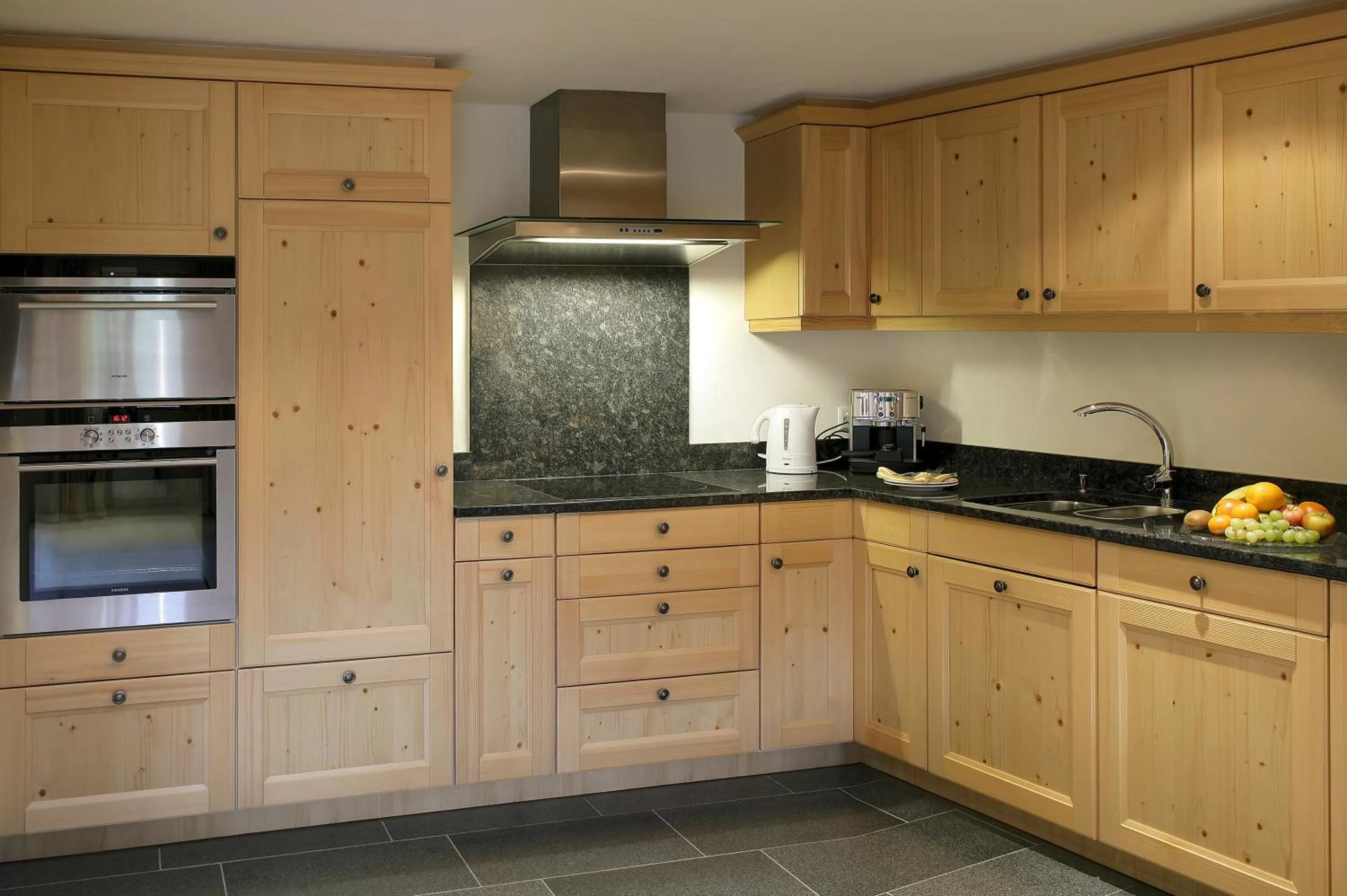 Kitchen or kitchenette, Kitchen/Kitchenette in Hotel Bellerive Gstaad