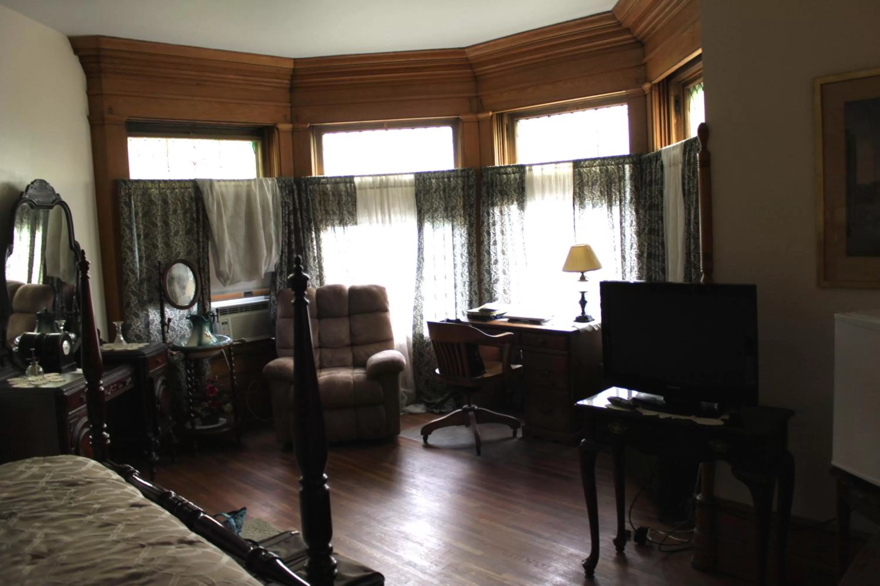 Bedroom in Victorian Charm Inn
