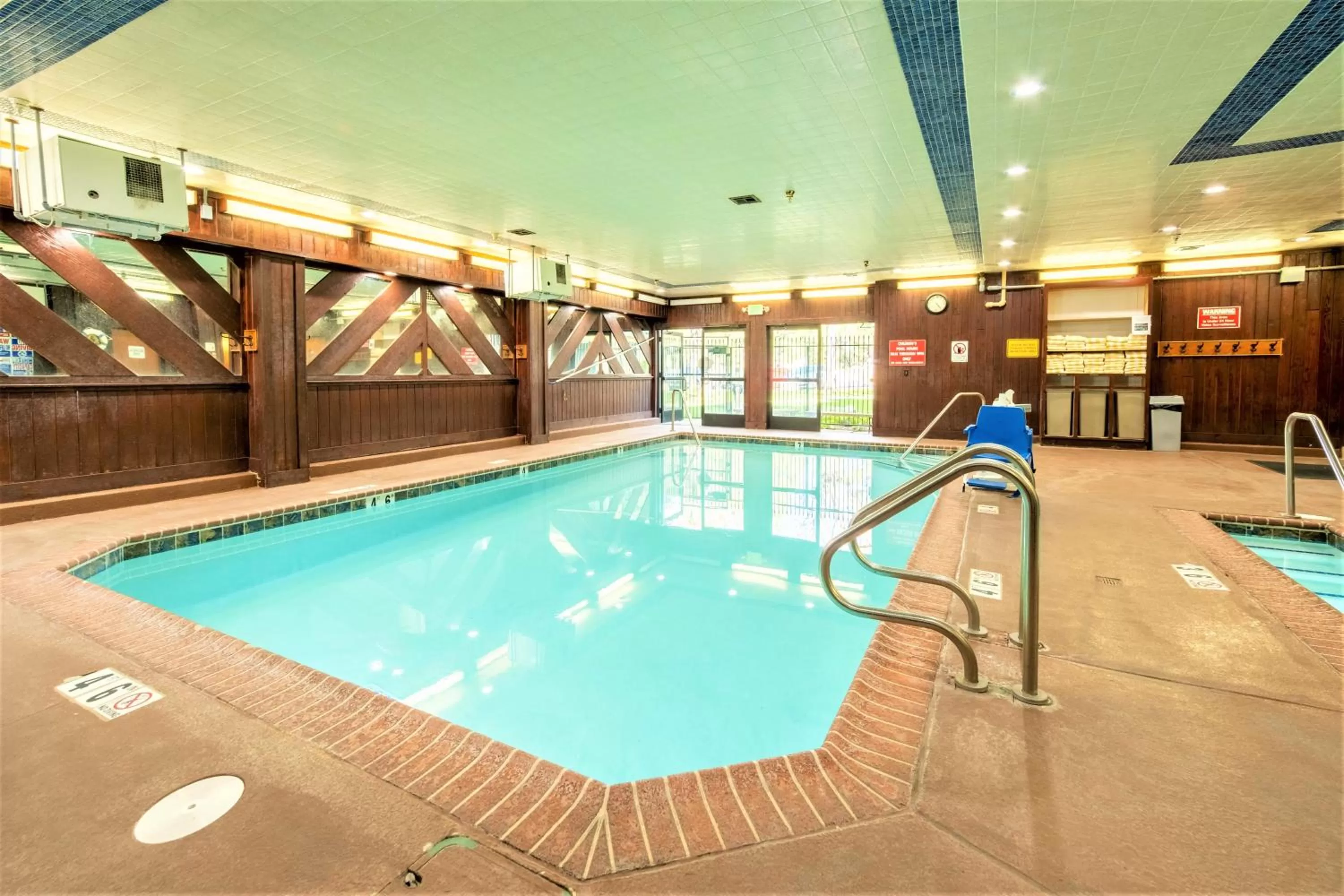 Swimming pool in Lagonita Lodge